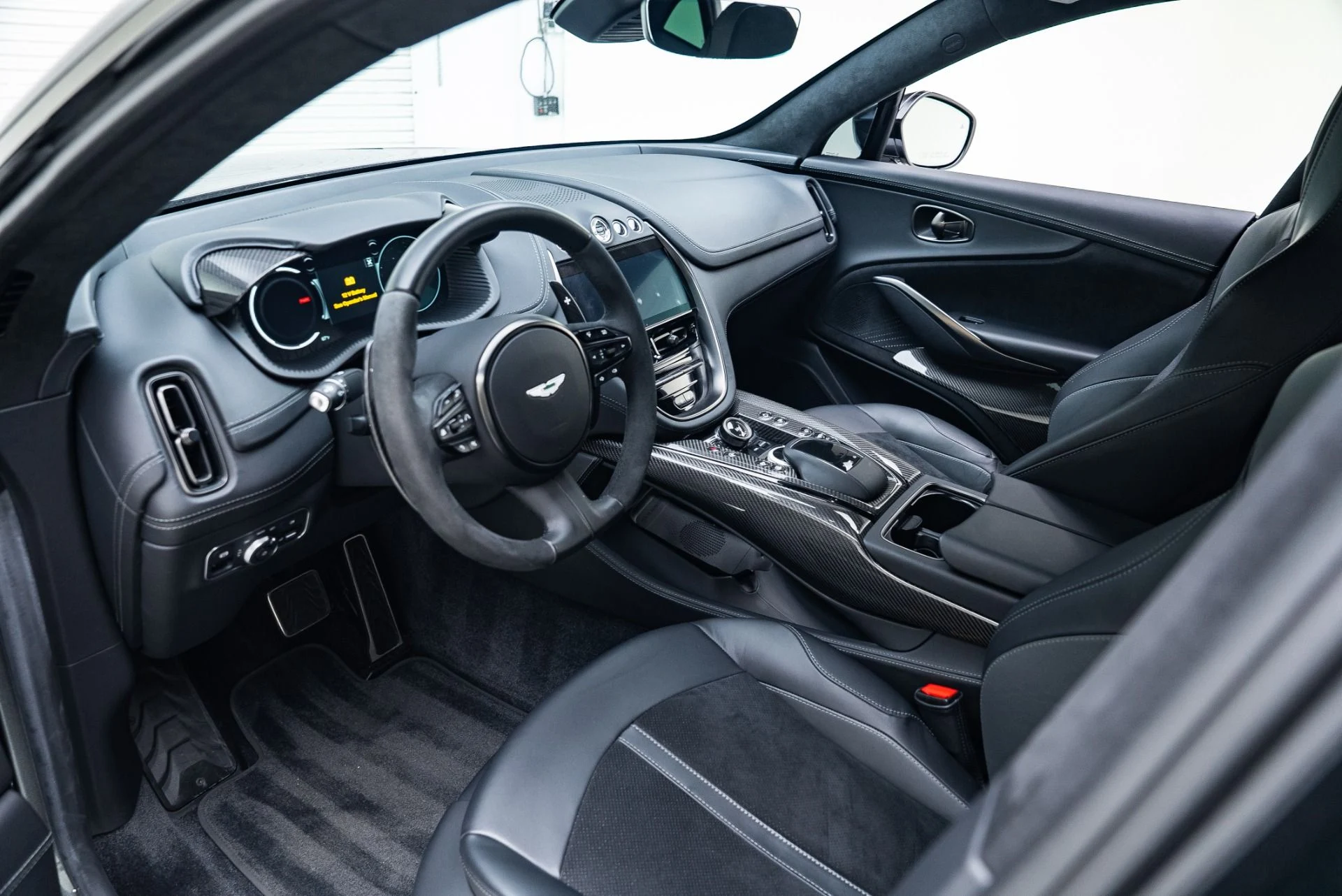 mph001_3574022008_Used_2023_Aston_Martin_DBX_707_1767147113_fd01168e65