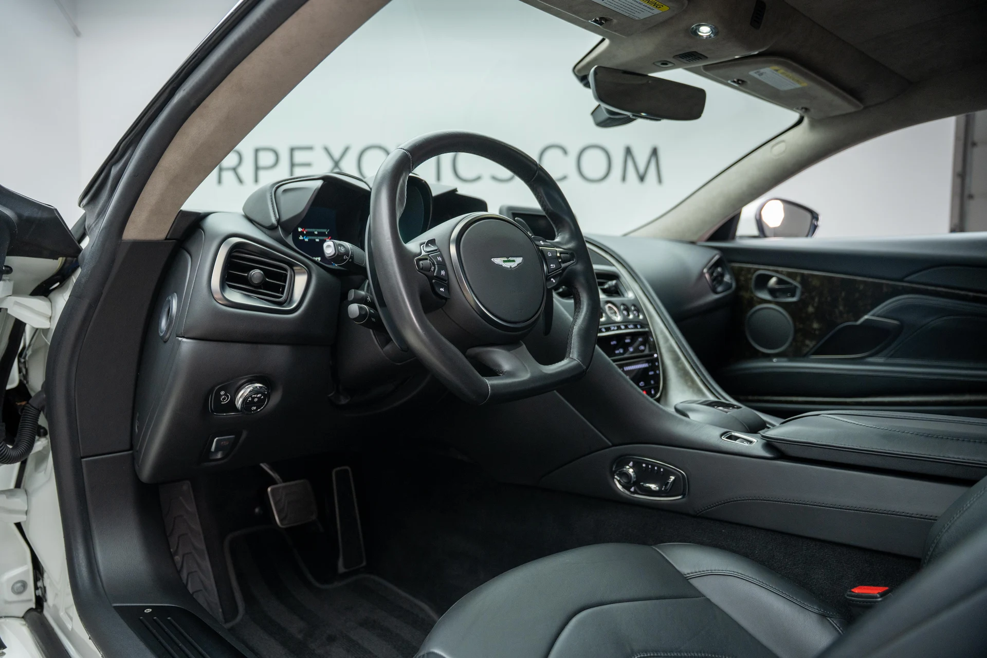 mph001_3584314488_RPA_3550_20_20interior_203_4e02812d25