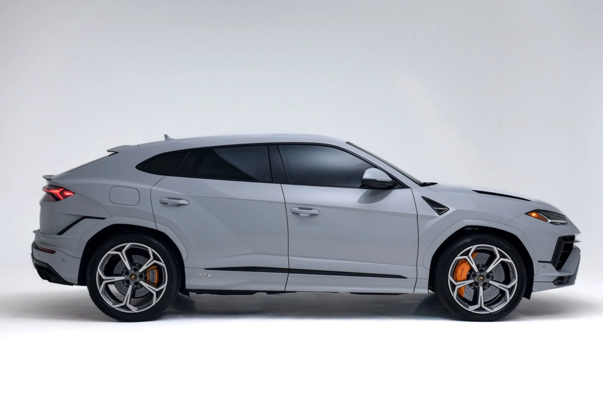 mph001_3612748097_Used_2024_Lamborghini_Urus_S_1777580731_1568670a05