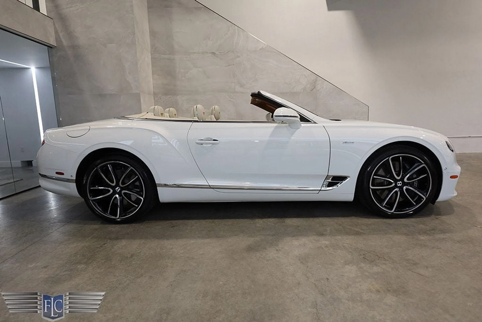 mph001_3613982214_used_2023_bentley_continental_gtazureconvertible_9689_22727335_2_1024_062eec07f7