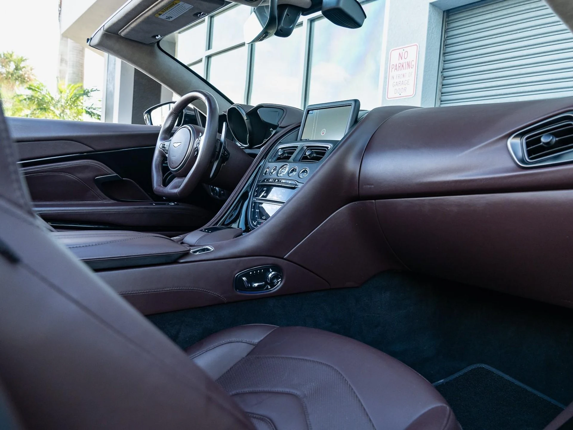 mph001_3624346933_Used_2020_Aston_Martin_DBS_Superleggera_1761685584_f240eb23ed