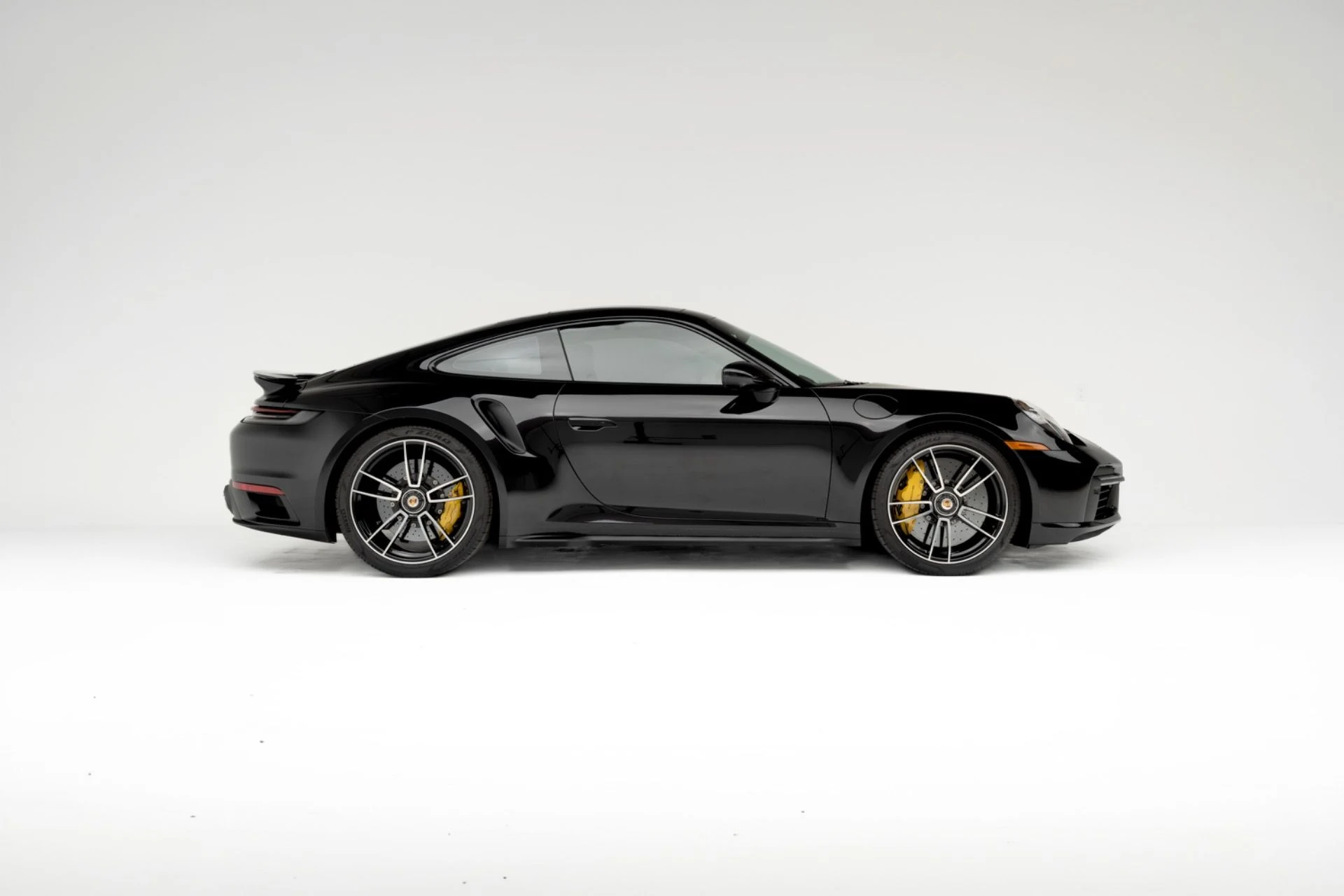 mph001_3633469794_Used_2025_Porsche_911_Turbo_S_1780412781_7fea42f088
