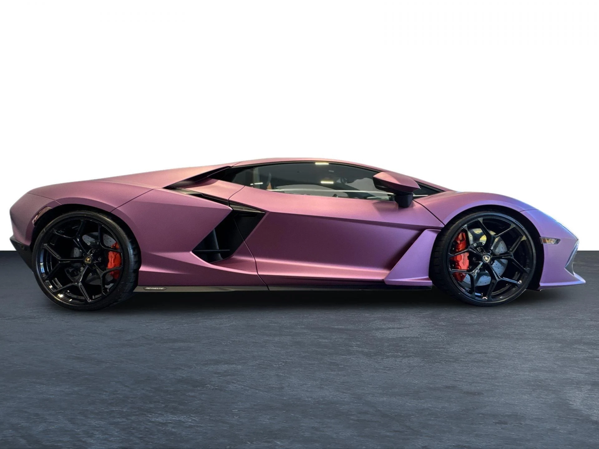 mph001_3641252296_New_2025_Lamborghini_Revuelto_Base_1756563327_98f5aacf02