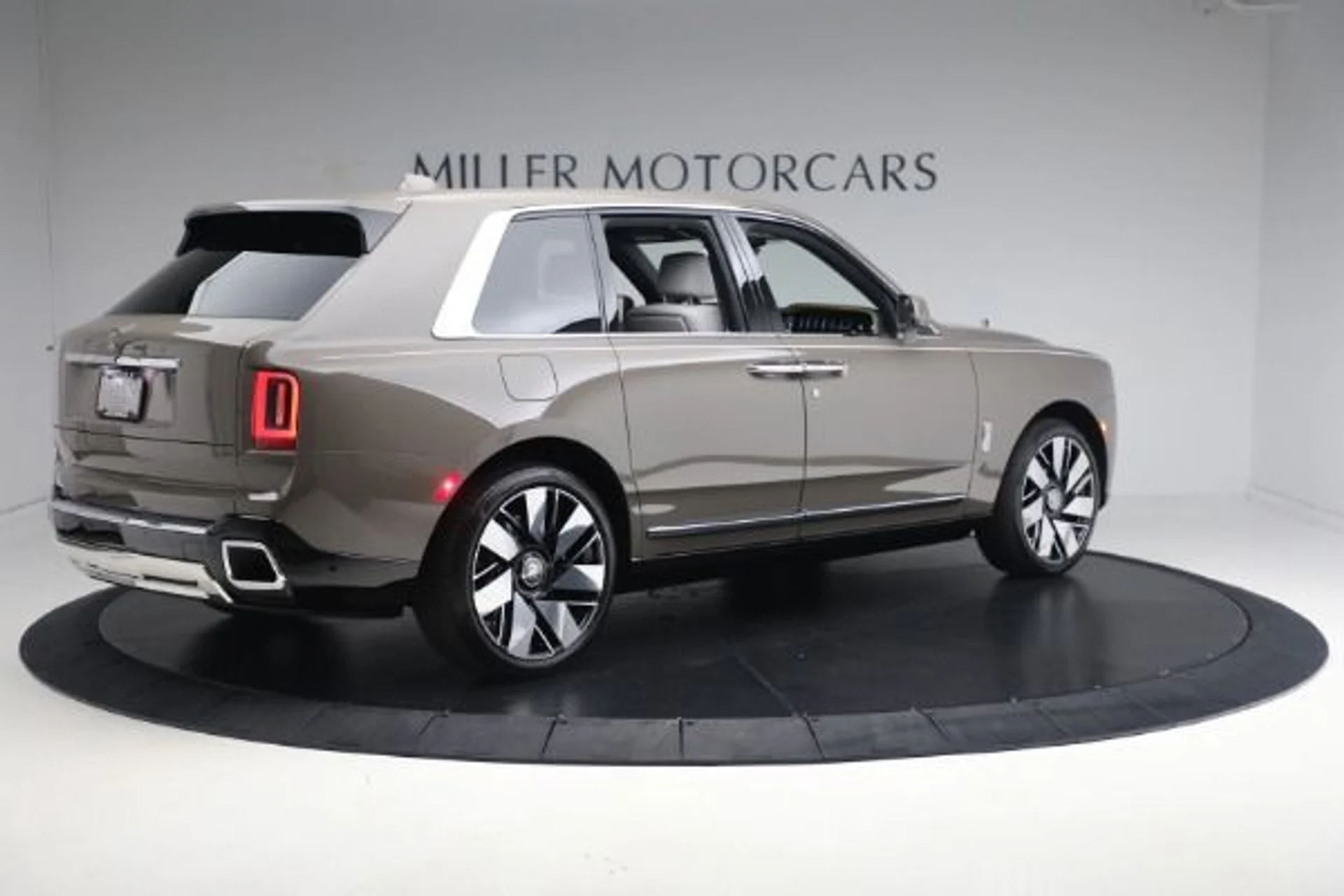 mph001_3644801378_New_2025_Rolls_Royce_Cullinan_431315c69a