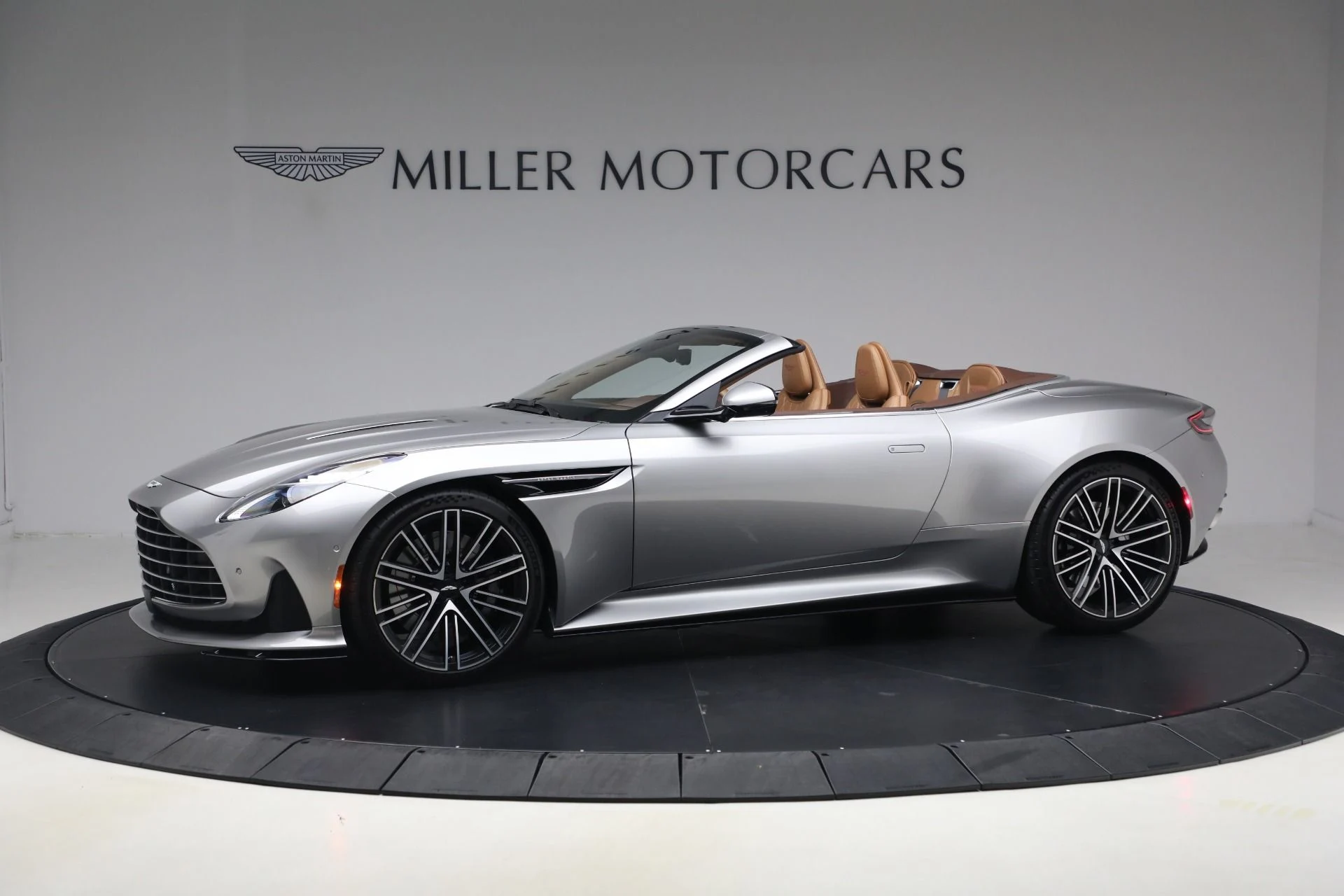 mph001_3644870930_Used_2024_Aston_Martin_DB_12_Volante_1792860584_0ea67b54a9