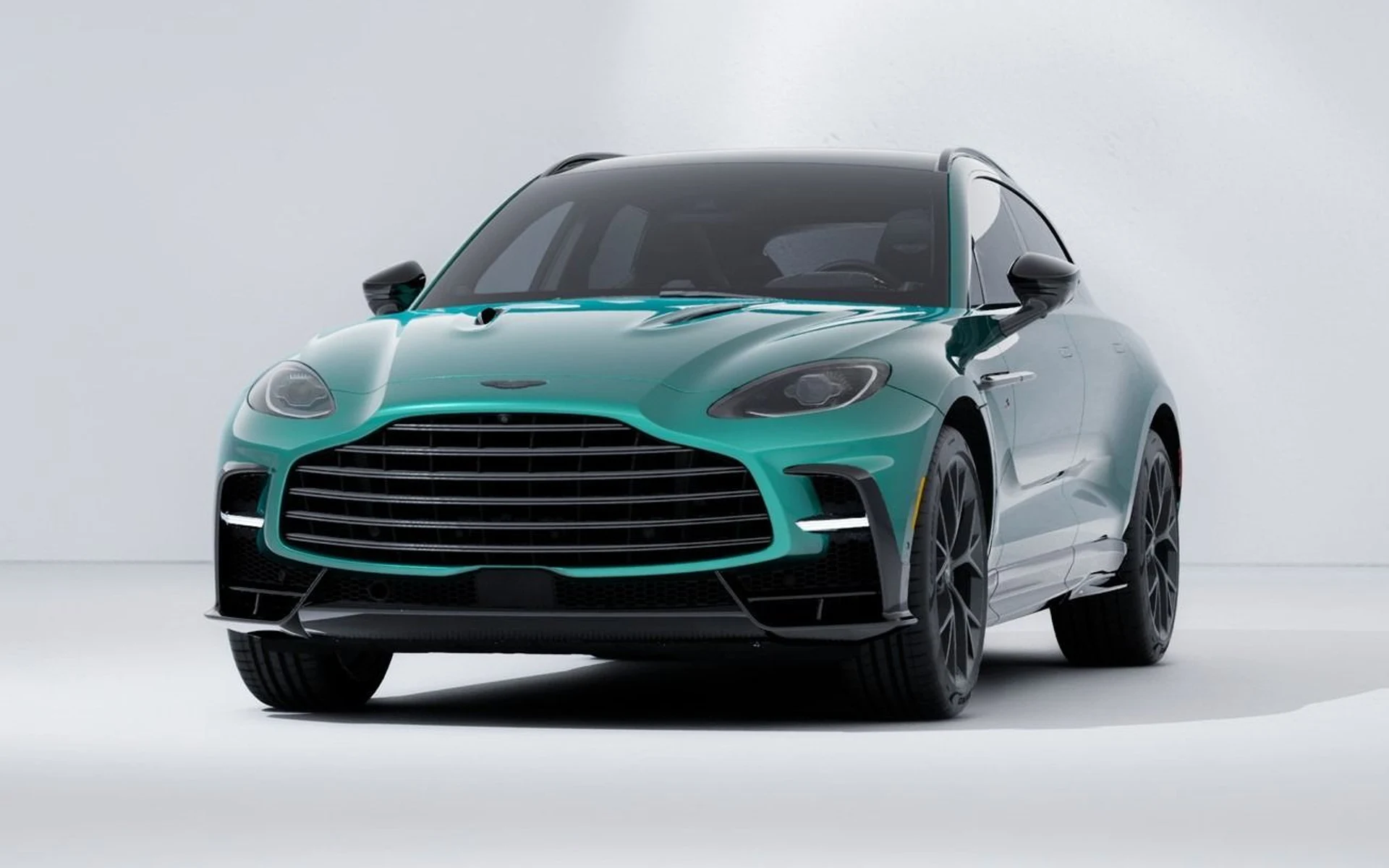 mph001_3648639395_New_2026_Aston_Martin_DBX_S_1764701192_421ba5a84c