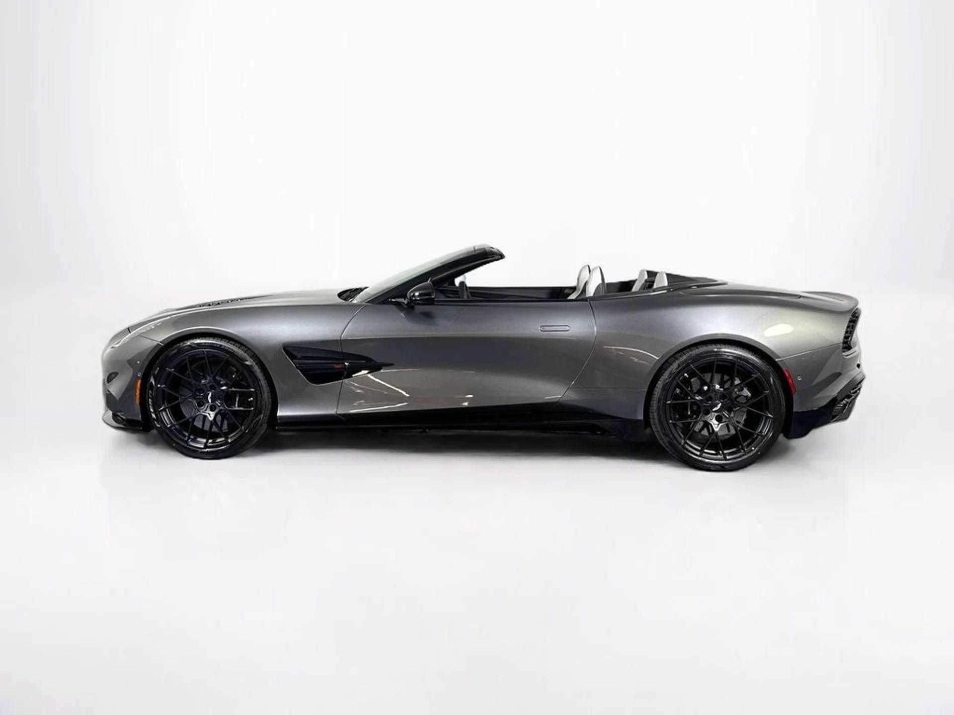 mph001_3650663032_new_2027_aston_martin_vanquish_volante_11350_23067135_2_1024_d592b02e50