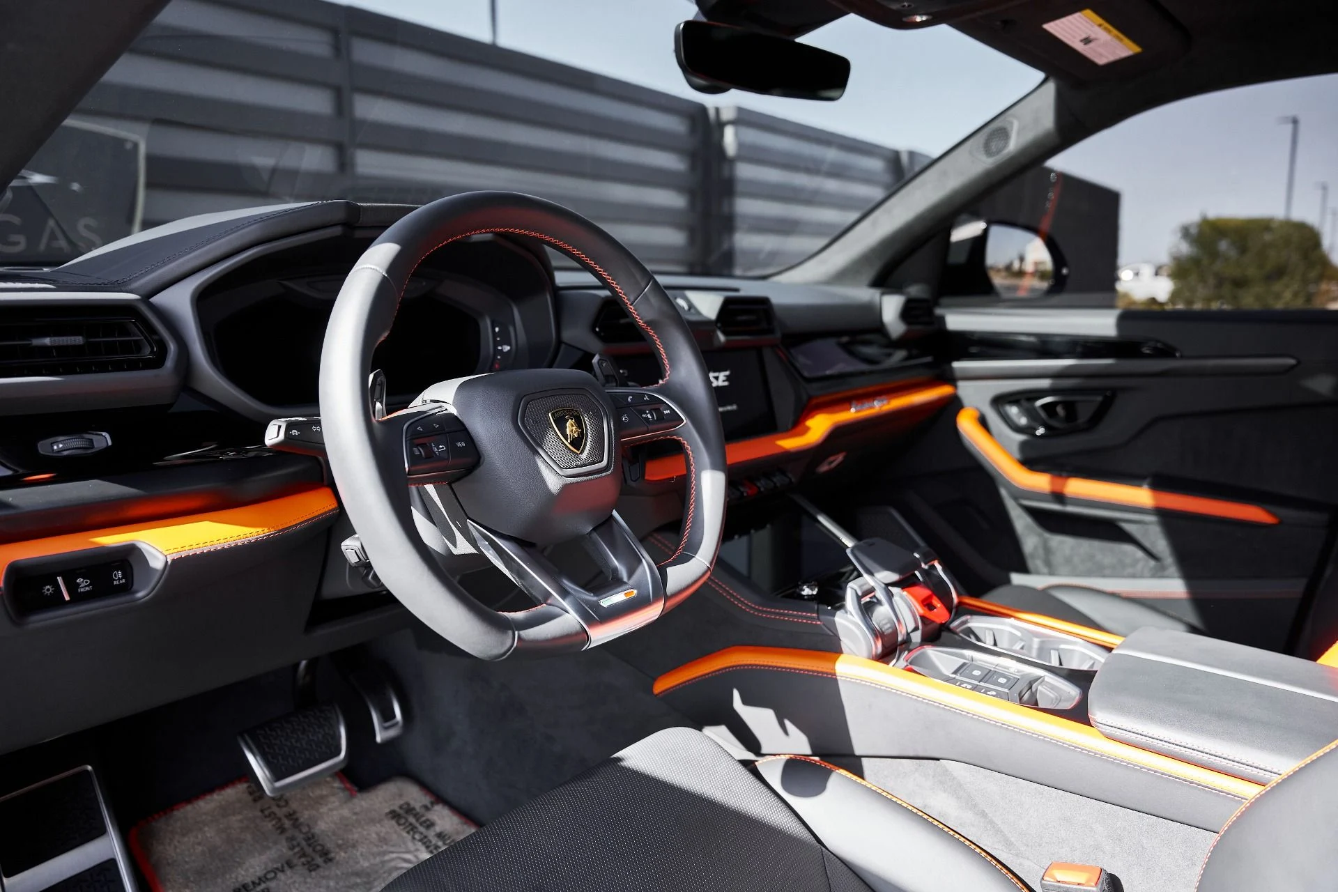 mph001_3651603867_Used_2025_Lamborghini_Urus_SE_1770086414_d6f260b544