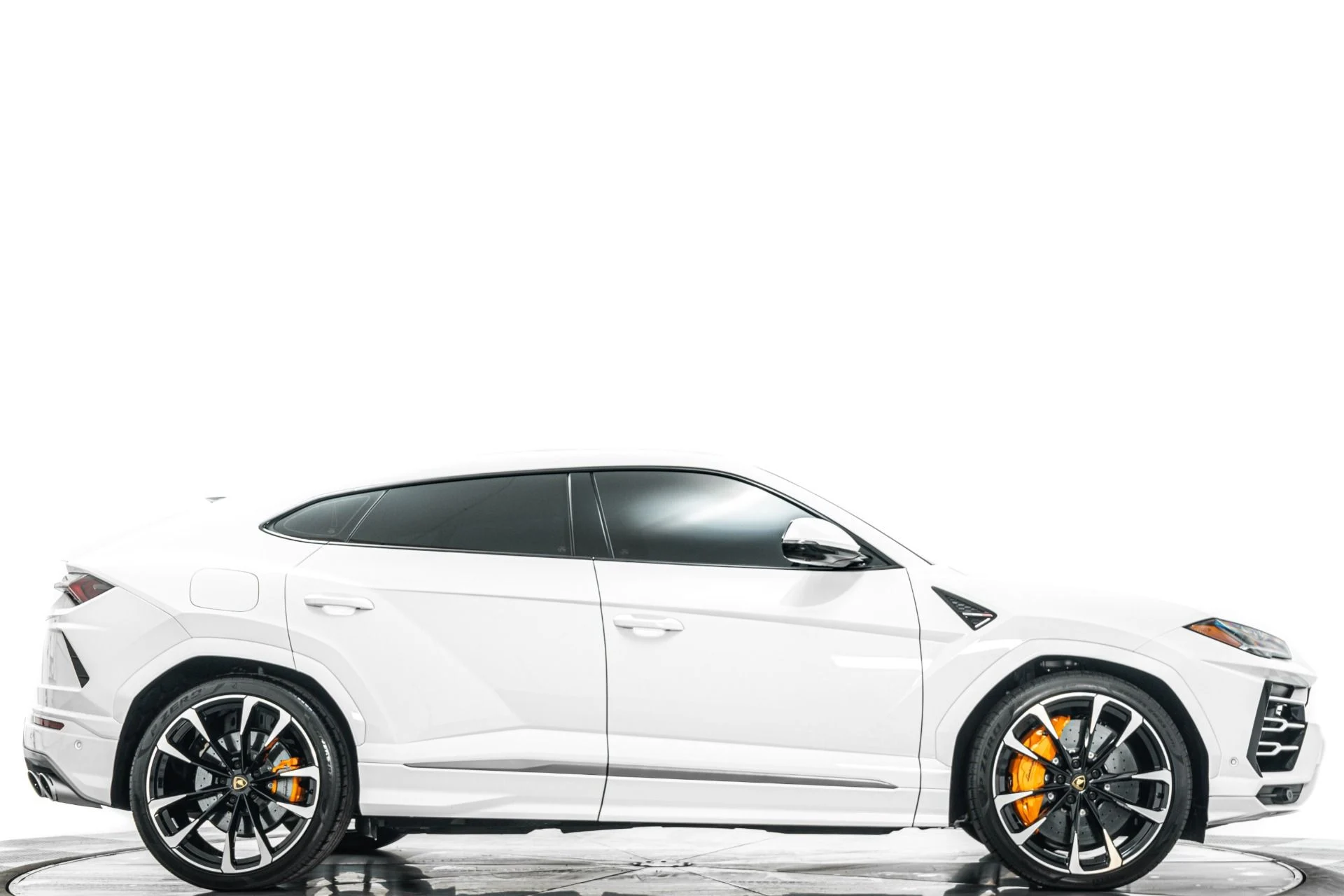 mph001_3657008781_Used_2022_Lamborghini_Urus_1778007764_5c2378de61