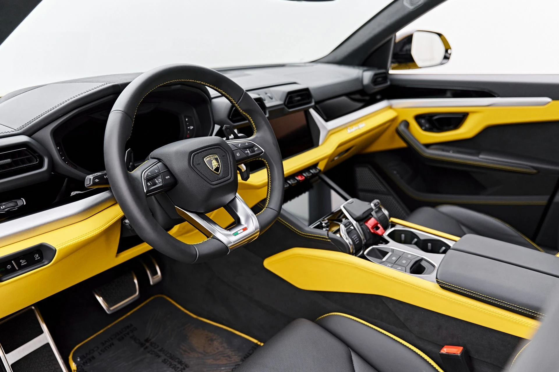 mph001_3658286786_Used_2025_Lamborghini_Urus_SE_1788049810_6321ce2269