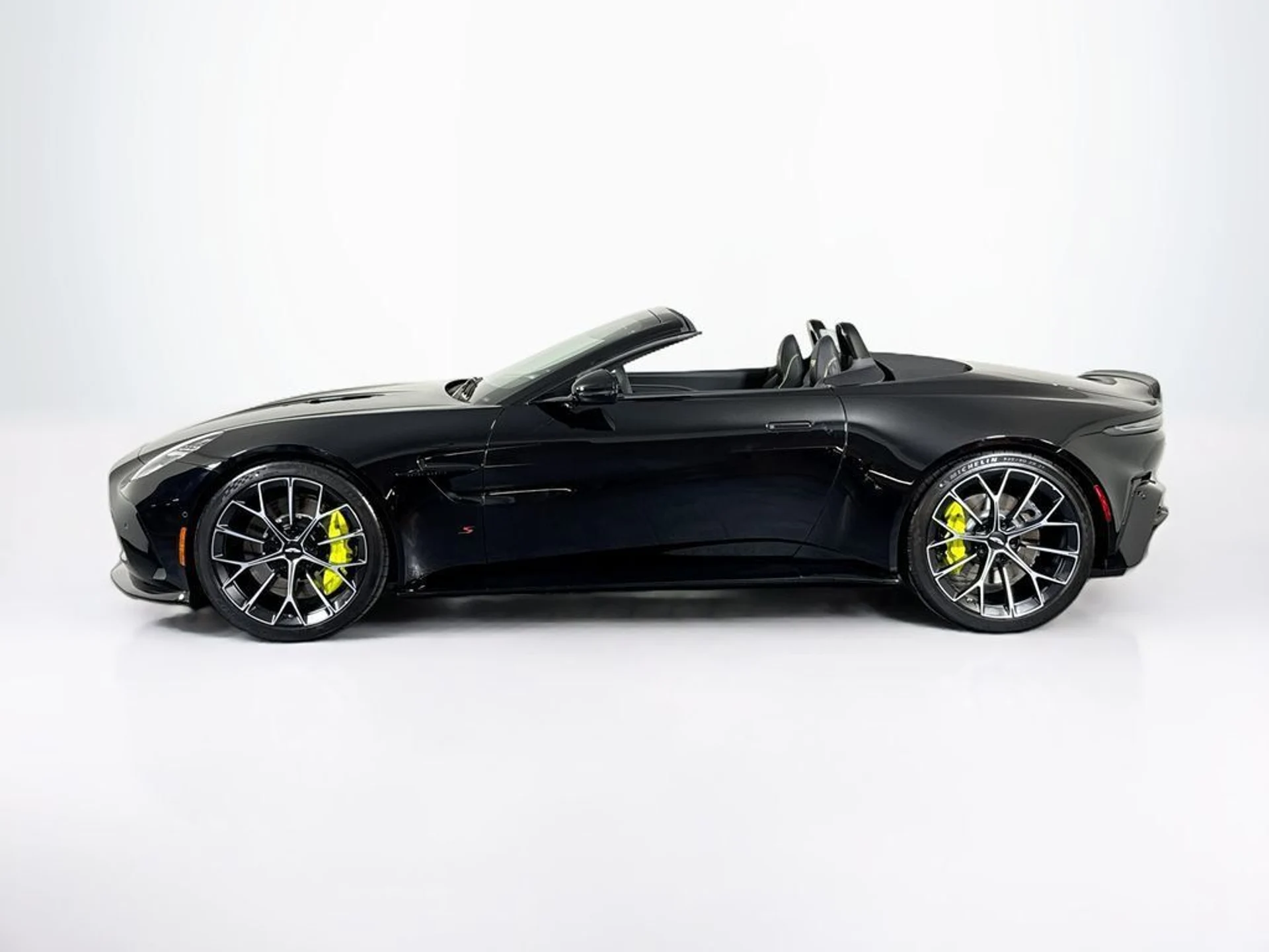 mph001_365927958_new_2026_aston_martin_vantage_sroadster_11350_23059247_2_1024_b5cf7c0c65