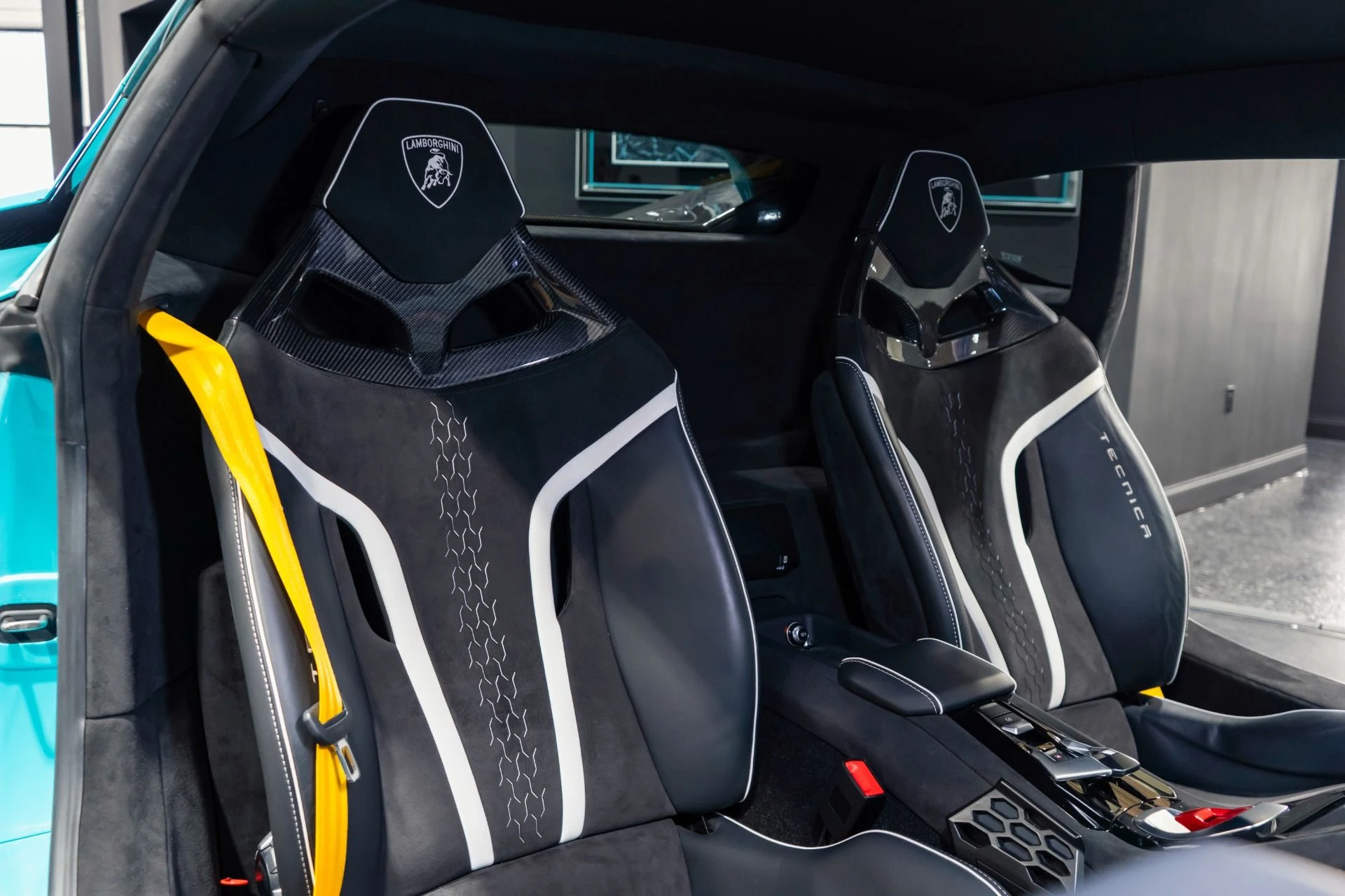 mph001_3662283089_Used_2023_Lamborghini_Huracan_Tecnica_Ad_Personam_Blu_Glauco_1770773023_33796e5cc6