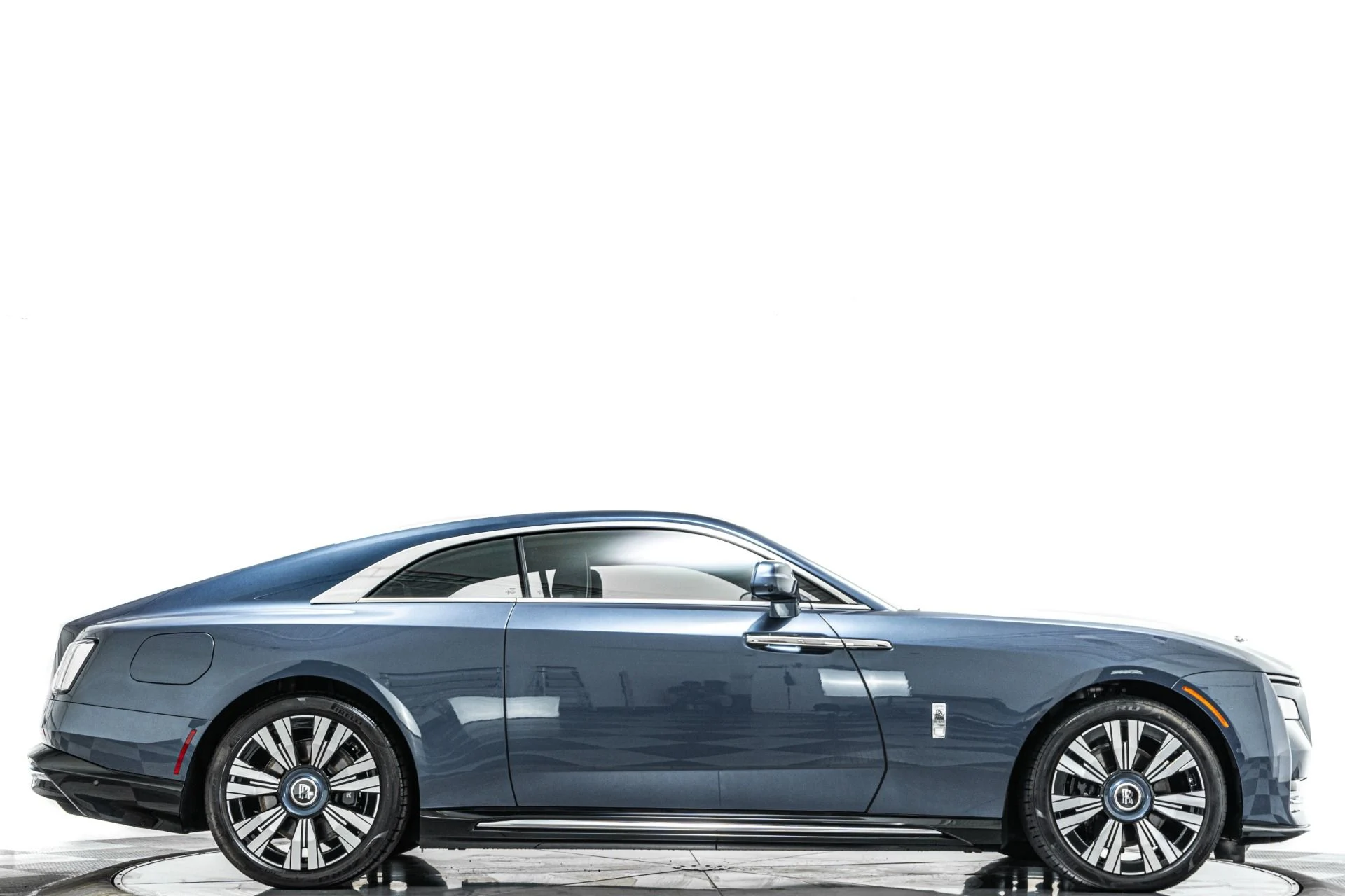 mph001_3669125389_Used_2025_Rolls_Royce_Spectre_1787262517_ea3d5afb41