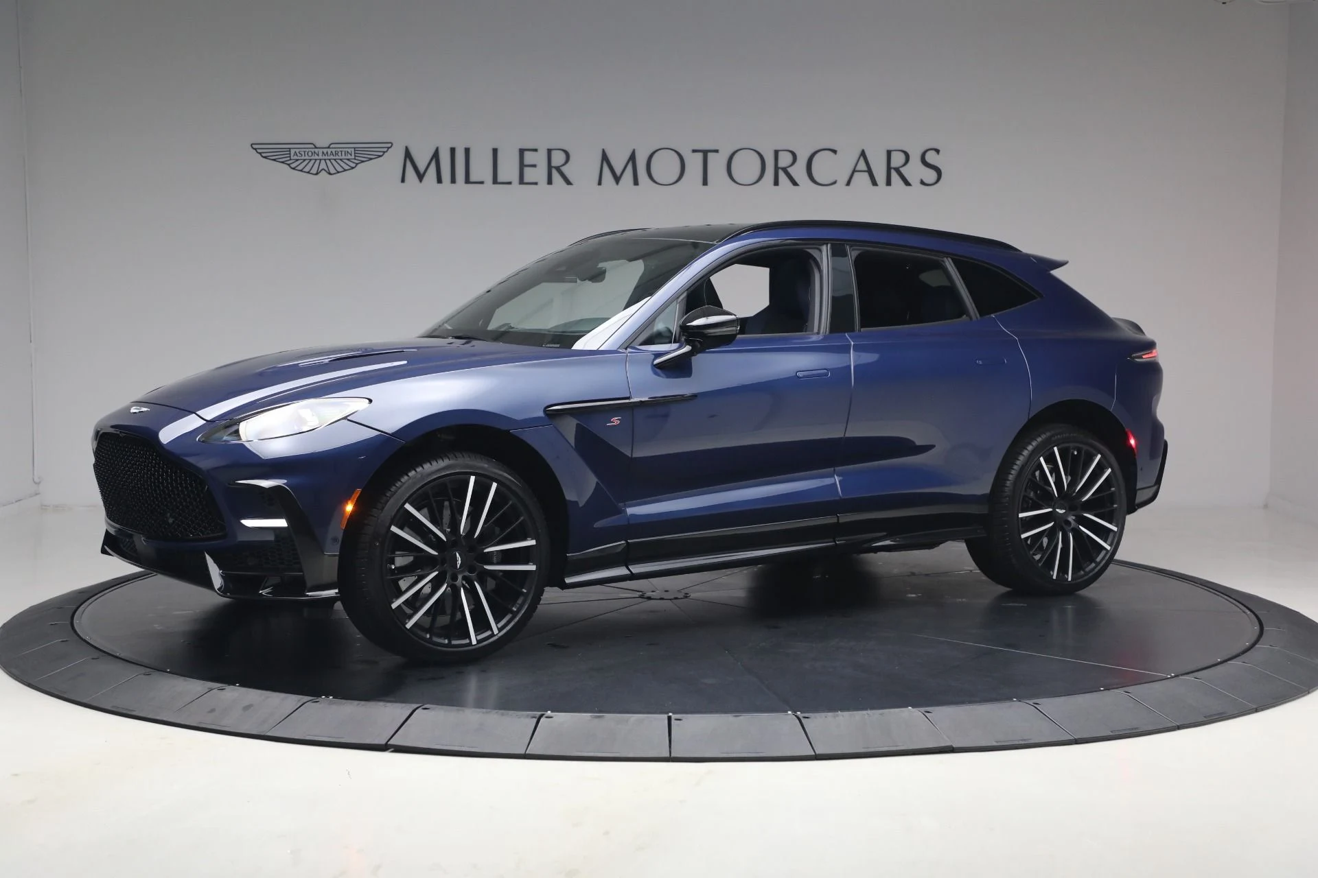 mph001_3670179304_New_2026_Aston_Martin_DBX_S_1779920374_ea650f8d18