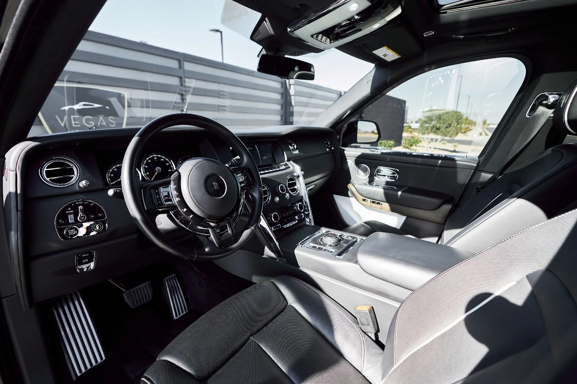 mph001_3679531911_Used_2019_Rolls_Royce_Cullinan_Base_1767201614_d7a5e791ed