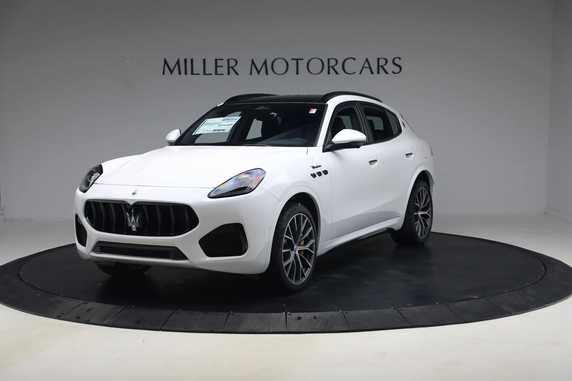 mph001_368686330_New_2026_Maserati_Grecale_Modena_1771345712_52f18892dd