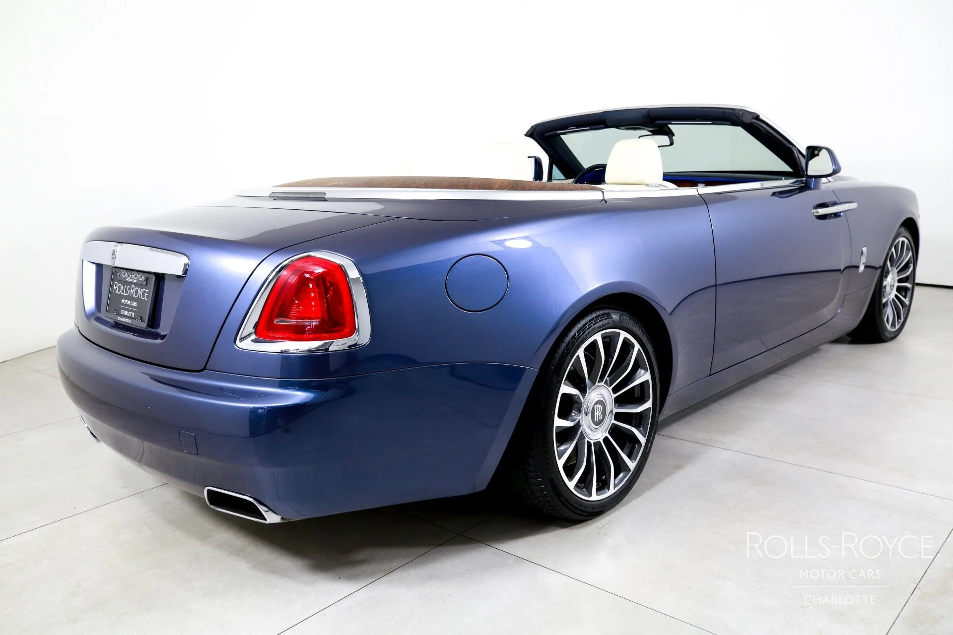 mph001_3688482634_Used_2017_Rolls_Royce_Dawn_1754332752_f36411795d