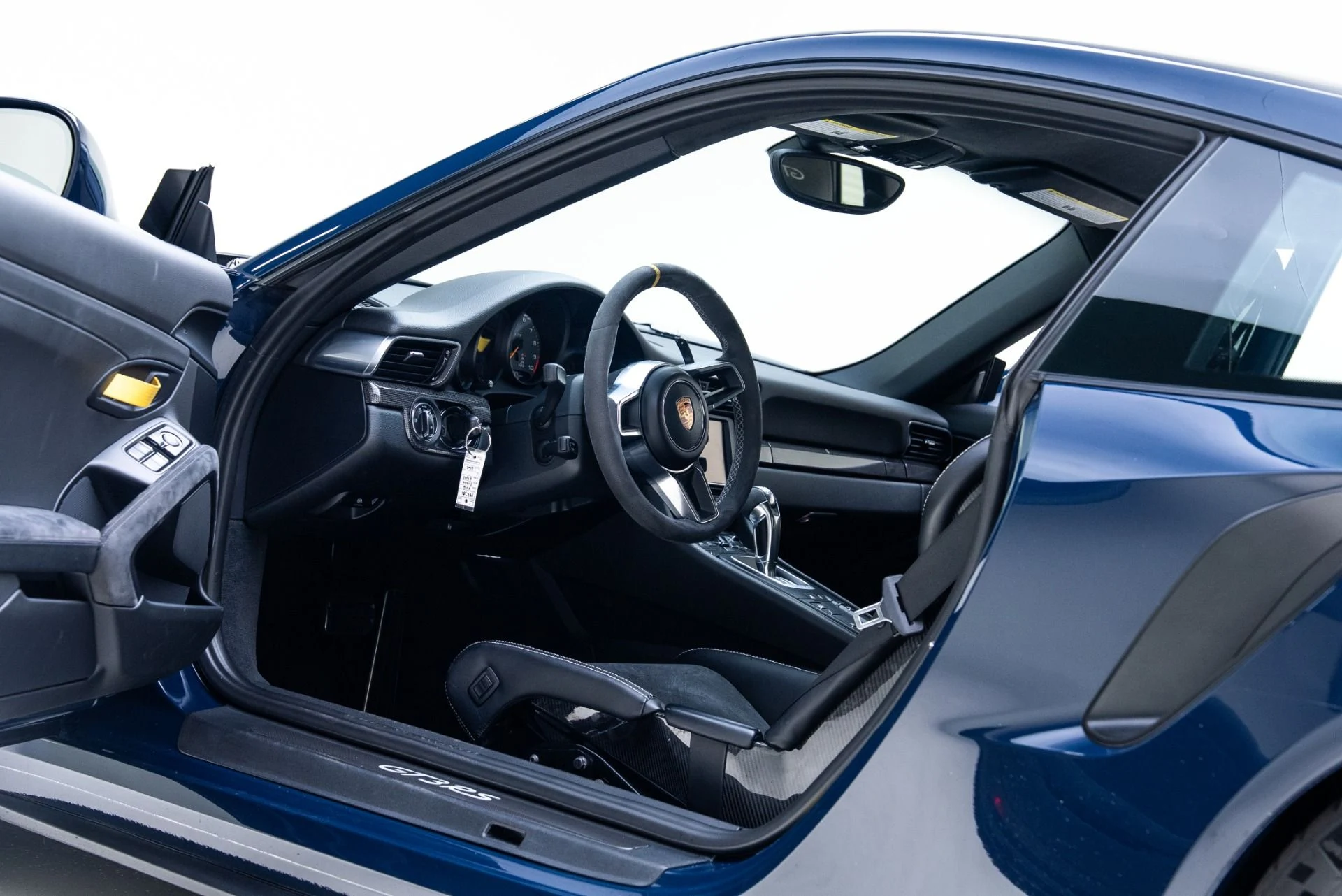 mph001_3688544699_Used_2016_Porsche_911_GT_3_RS_1774462832_01e51679c6