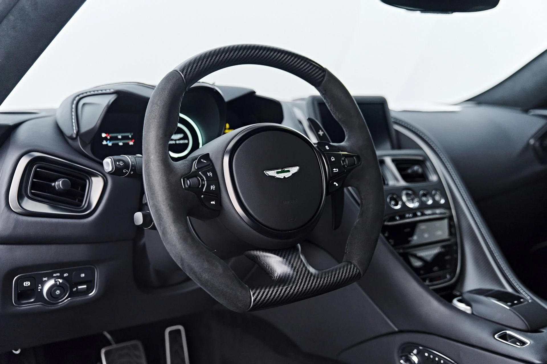 mph001_3691200218_Used_2023_Aston_Martin_DBS_1790369805_f32464f848