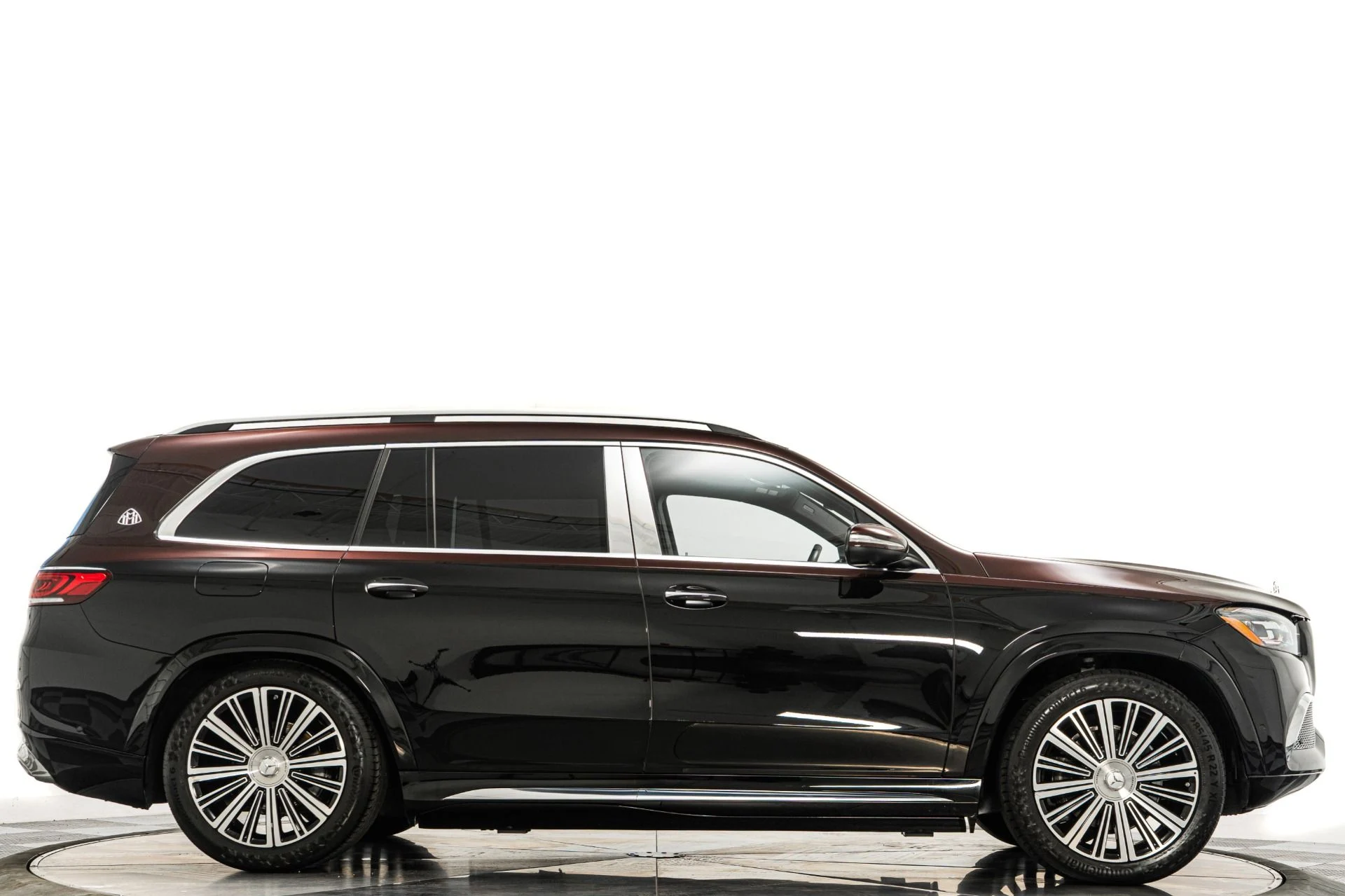 mph001_3695740278_Used_2023_Mercedes_Benz_Maybach_GLS_600_4_MATIC_Factory_Two_Tone_paint_Diamond_Turned_Wheels_Loaded_1757365574_4109dc2dd5