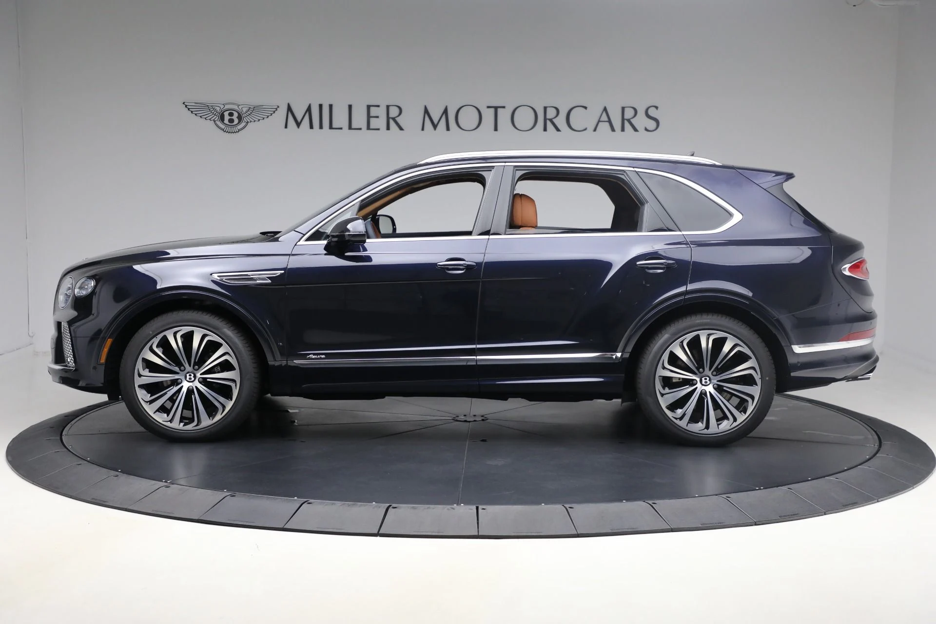 mph001_3697617908_New_2025_Bentley_Bentayga_Azure_V8_1762363264_673ad8746c