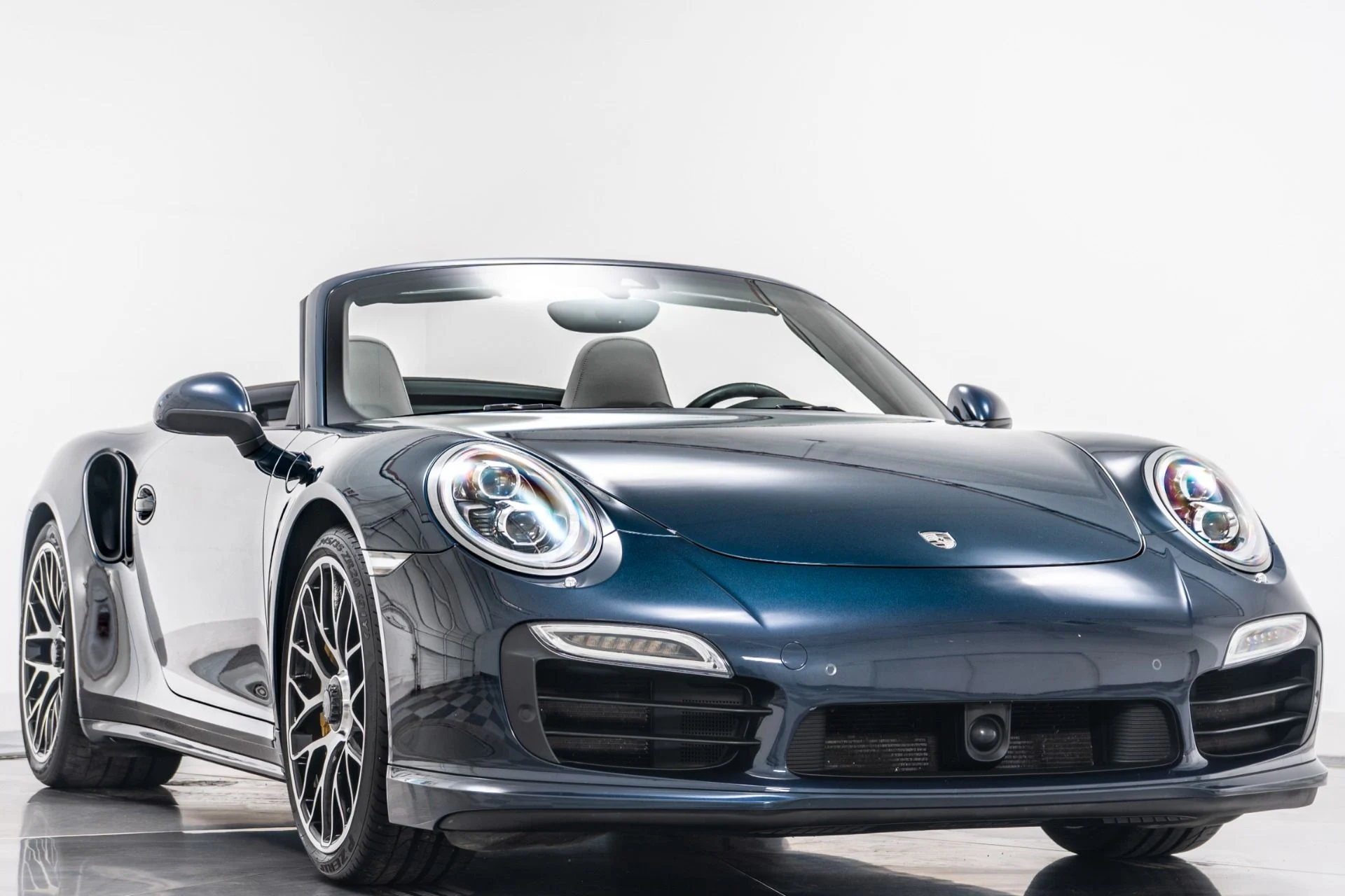 mph001_3701667767_Used_2015_Porsche_911_Turbo_S_Cabriolet_1754336206_76f2fc387f