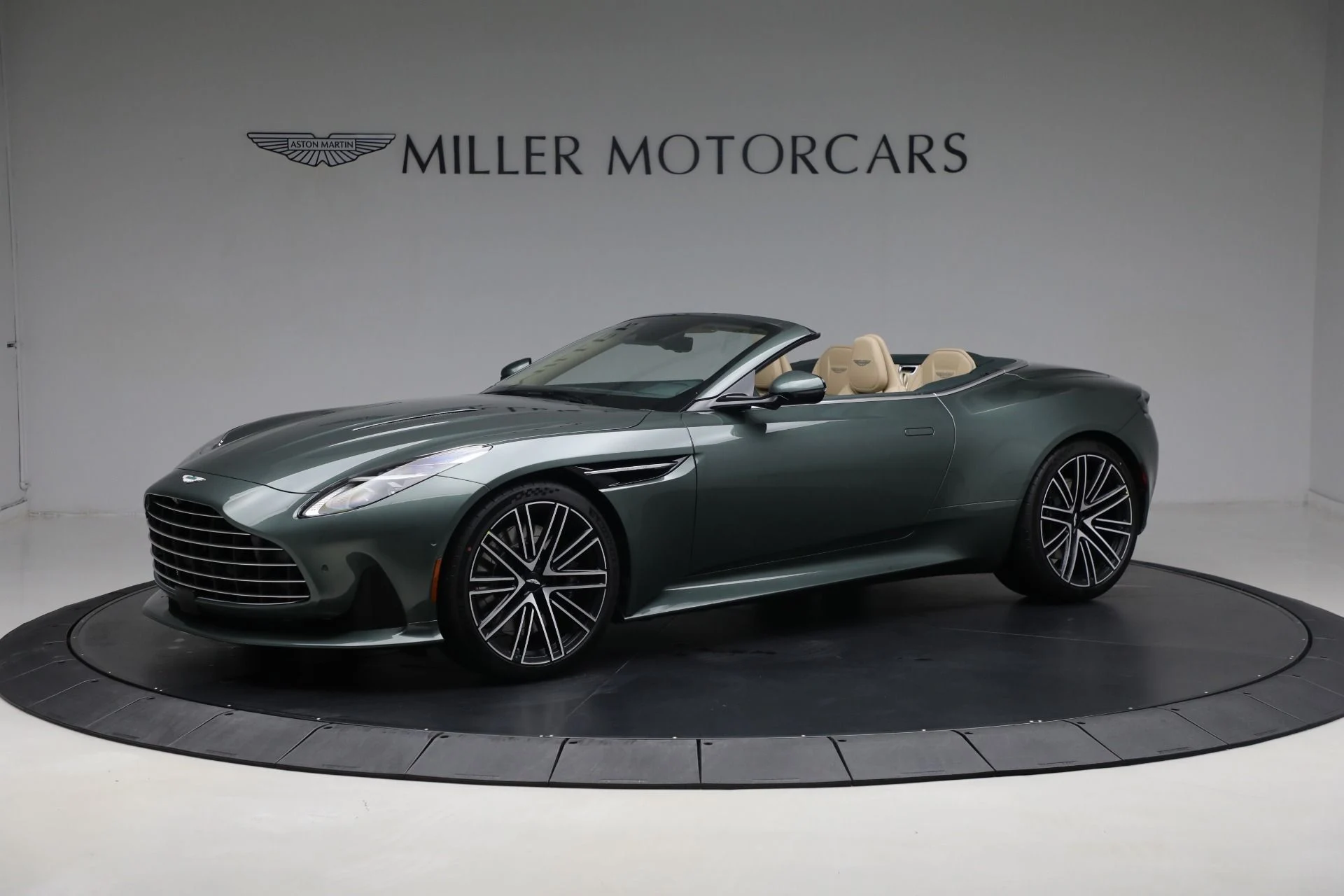 mph001_3710262521_New_2025_Aston_Martin_DB_12_Volante_de233eb318