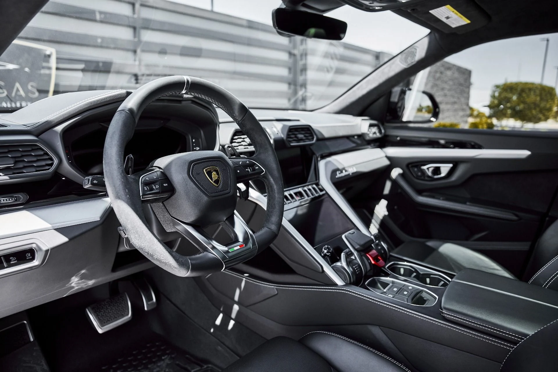 mph001_3710535005_Used_2022_Lamborghini_Urus_1778790332_289ef680ac