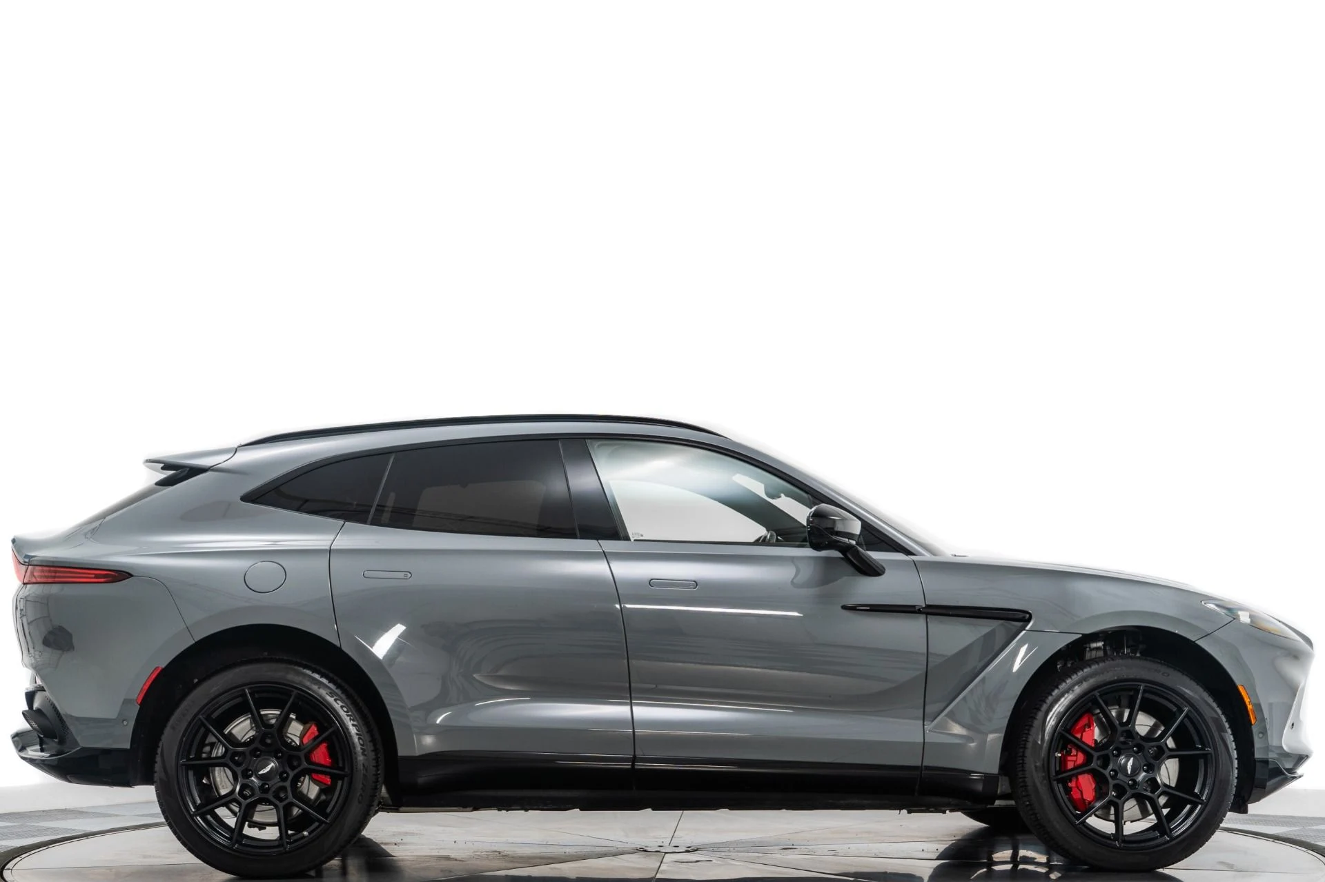 mph001_3714170081_Used_2022_Aston_Martin_DBX_1755547970_06b78db122
