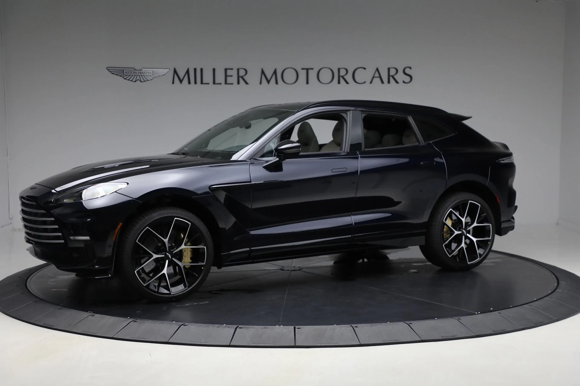 mph001_3723225266_New_2025_Aston_Martin_DBX_707_13b1598b98