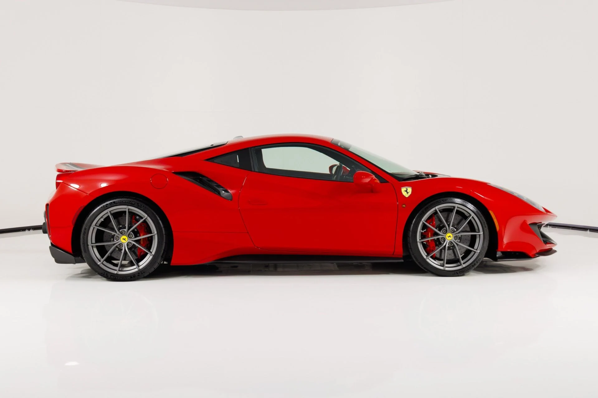 mph001_3728330402_Used_2020_Ferrari_488_Pista_1775510992_93809e336d