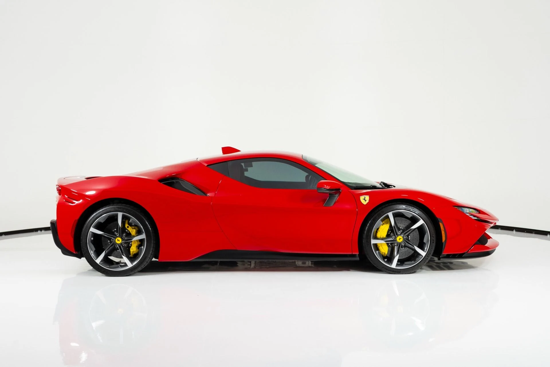 mph001_3735110189_Used_2023_Ferrari_SF_90_Stradale_1755717820_5f21e0a36b