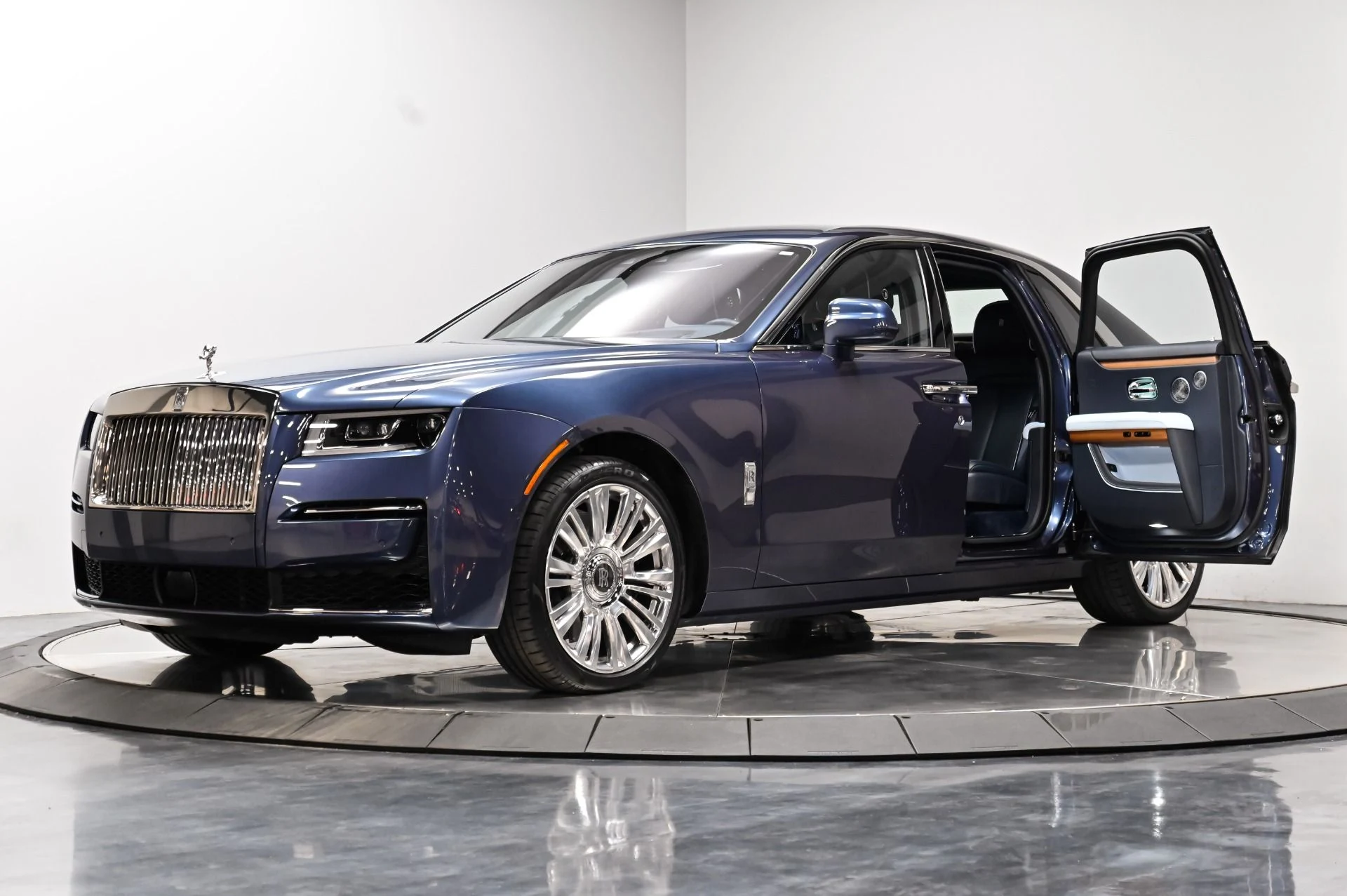 mph001_3738896029_Used_2021_Rolls_Royce_Ghost_Base_1788893132_5d9a101a23