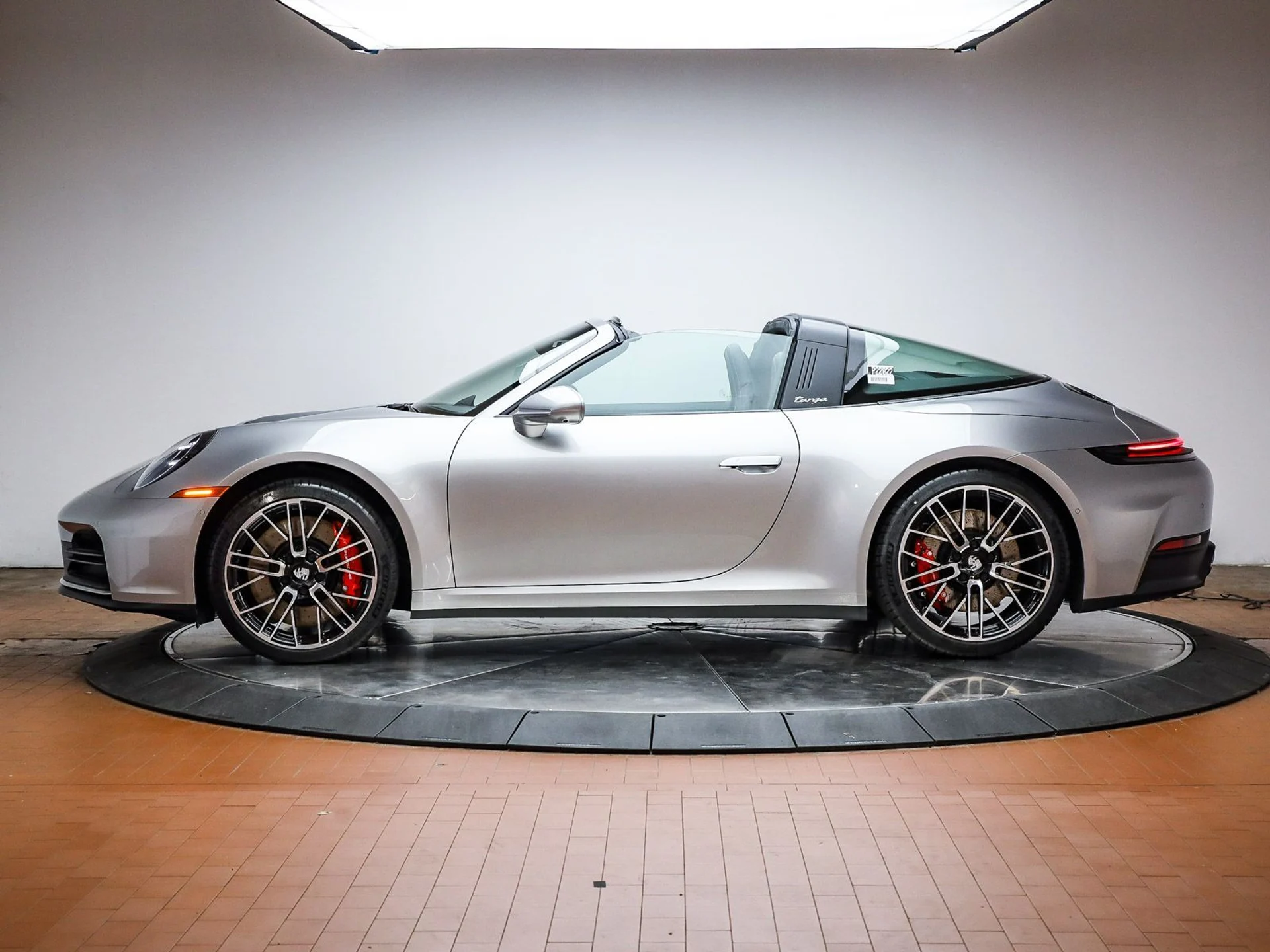 mph001_3741221625_633f47ed1f9547846591f8ff1087fabfx_234c56960d