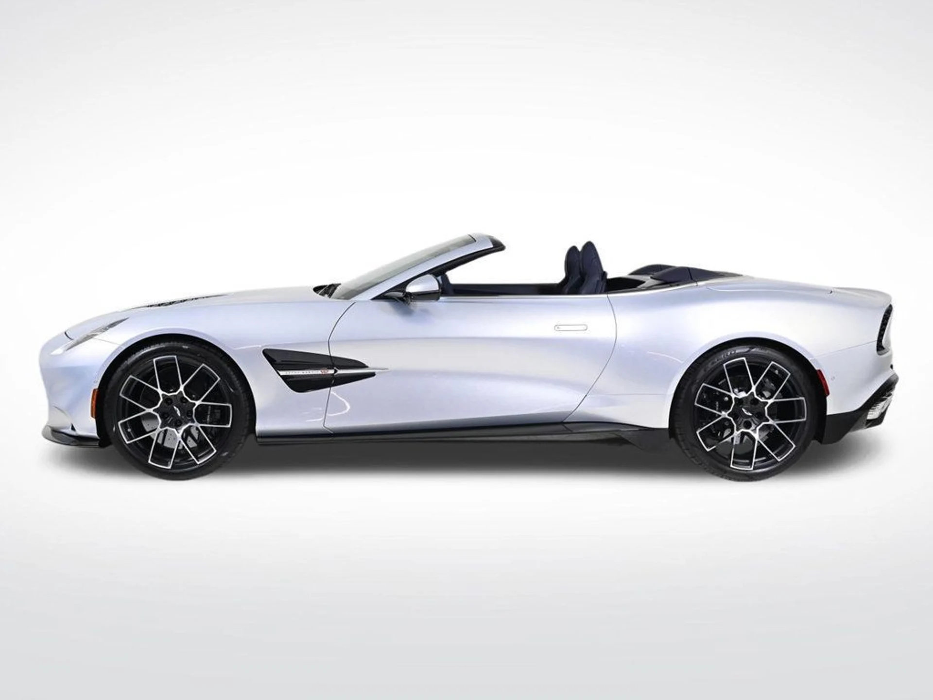 mph001_3741340227_new_2026_aston_martin_vanquish_volante_11350_22980293_2_1024_11c5388d73