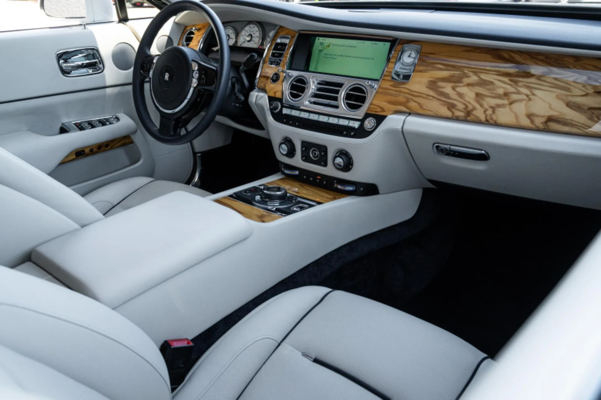 mph001_3750934022_Used_2016_Rolls_Royce_Dawn_2dr_Convertible_1769595358_e6dc0fecd4