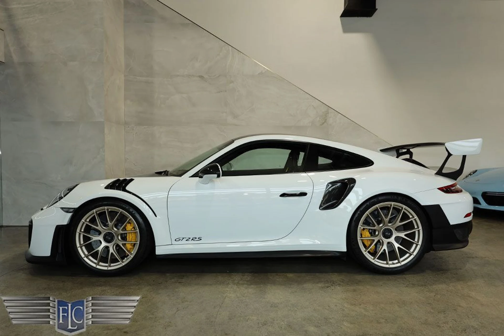 mph001_375302341_used_2018_porsche_911_gt2rs_9689_22985277_2_1024_ee47f86e12
