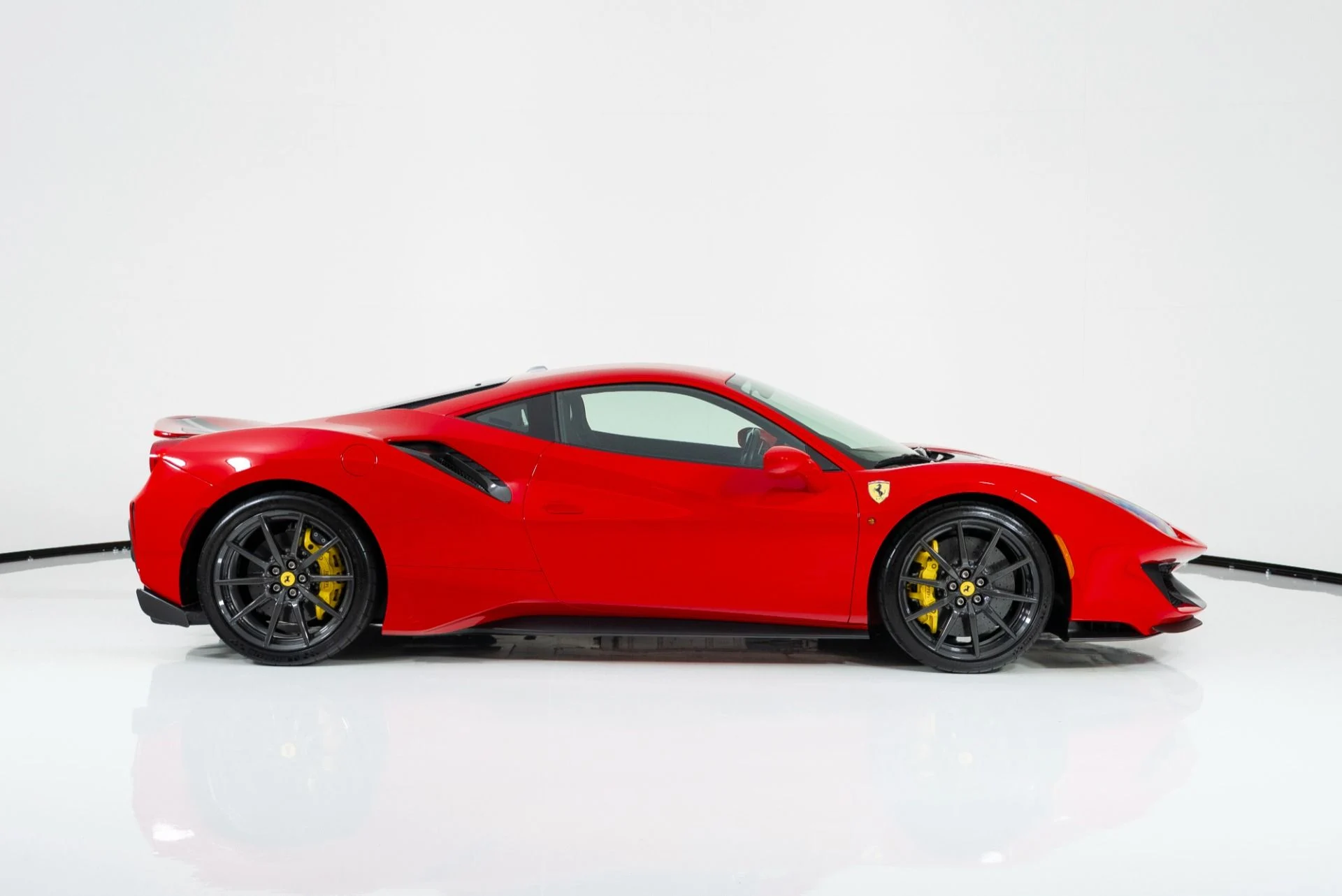 mph001_3754378269_Used_2019_Ferrari_488_Pista_1747438627_f40ed21c4a