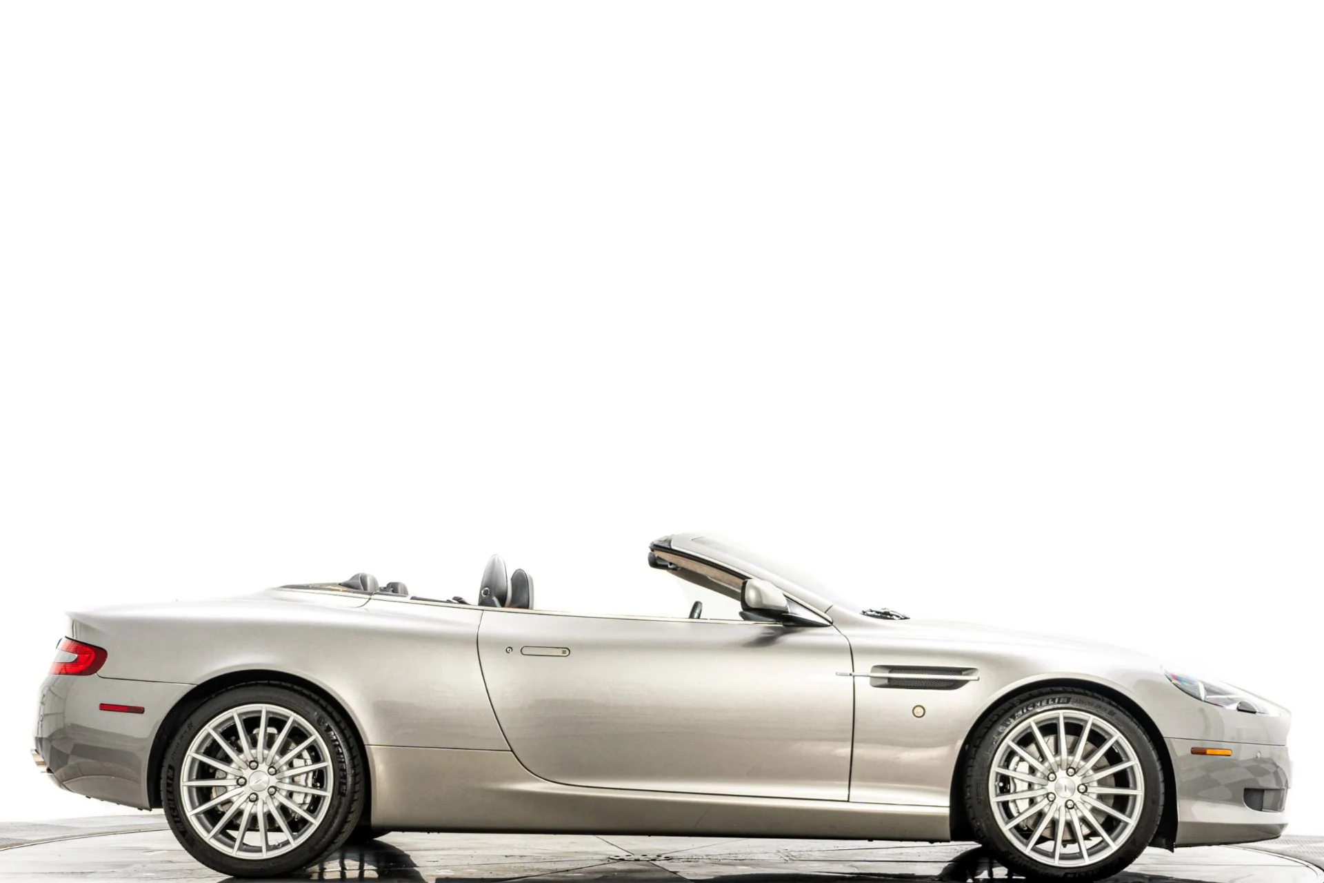 mph001_3759353450_Used_2008_Aston_Martin_DB_9_Volante_1787088651_06ab9a4c2e