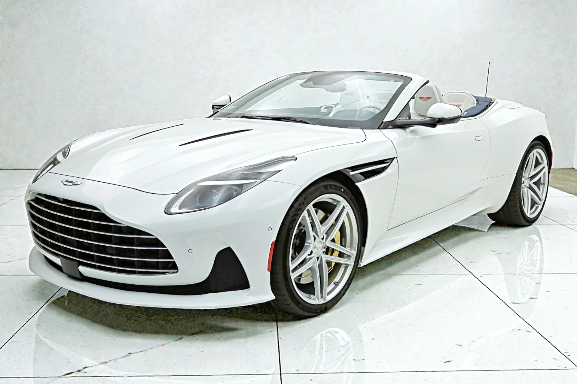 mph001_3761664361_Used_2026_Aston_Martin_DB_12_Volante_2db1b438f6