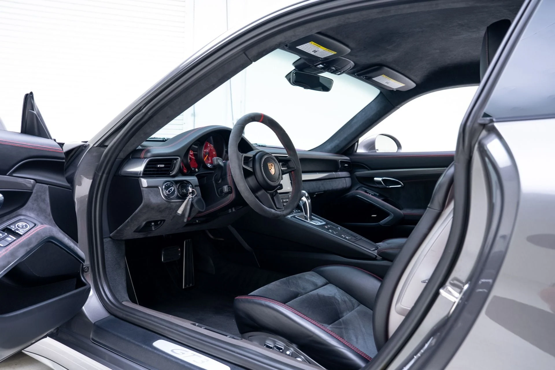 mph001_3763089043_Used_2018_Porsche_911_GT_3_1768868470_e506862a17