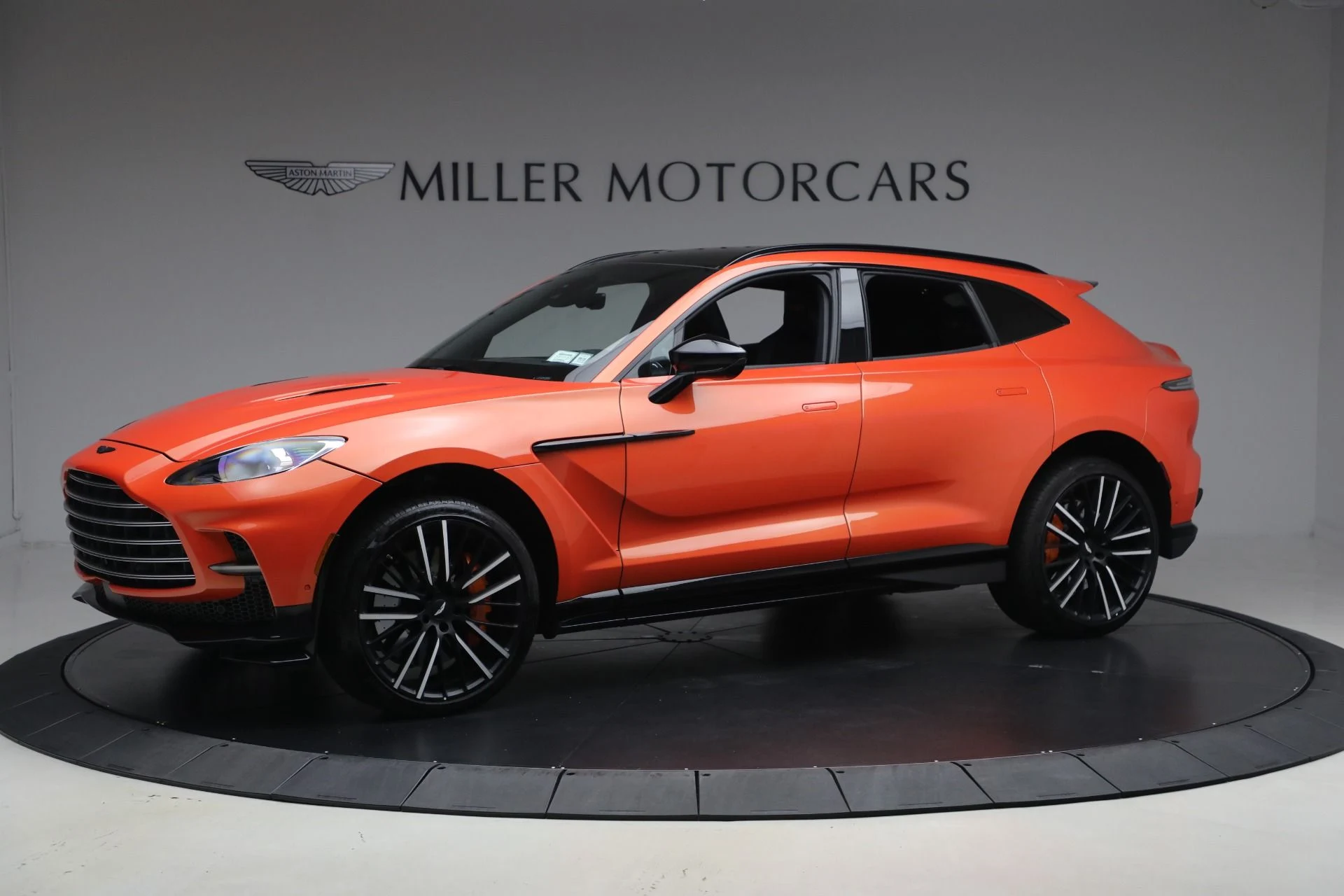 mph001_3763825466_Used_2023_Aston_Martin_DBX_707_1764179336_4c859dcba7