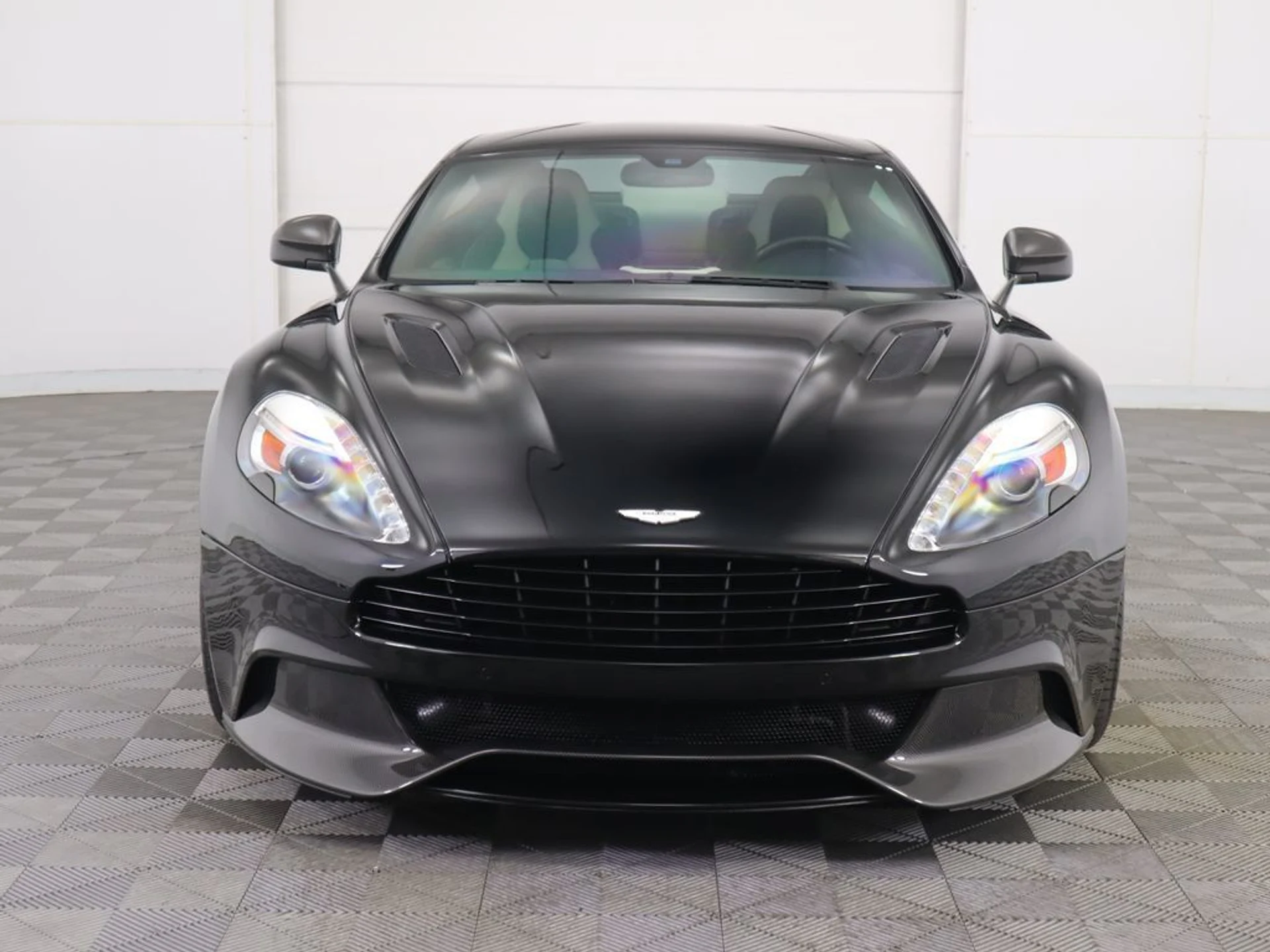 mph001_3776031245_used_2015_aston_martin_vanquish_2drcoupe_8119_22944423_2_1024_cd5c859aa0