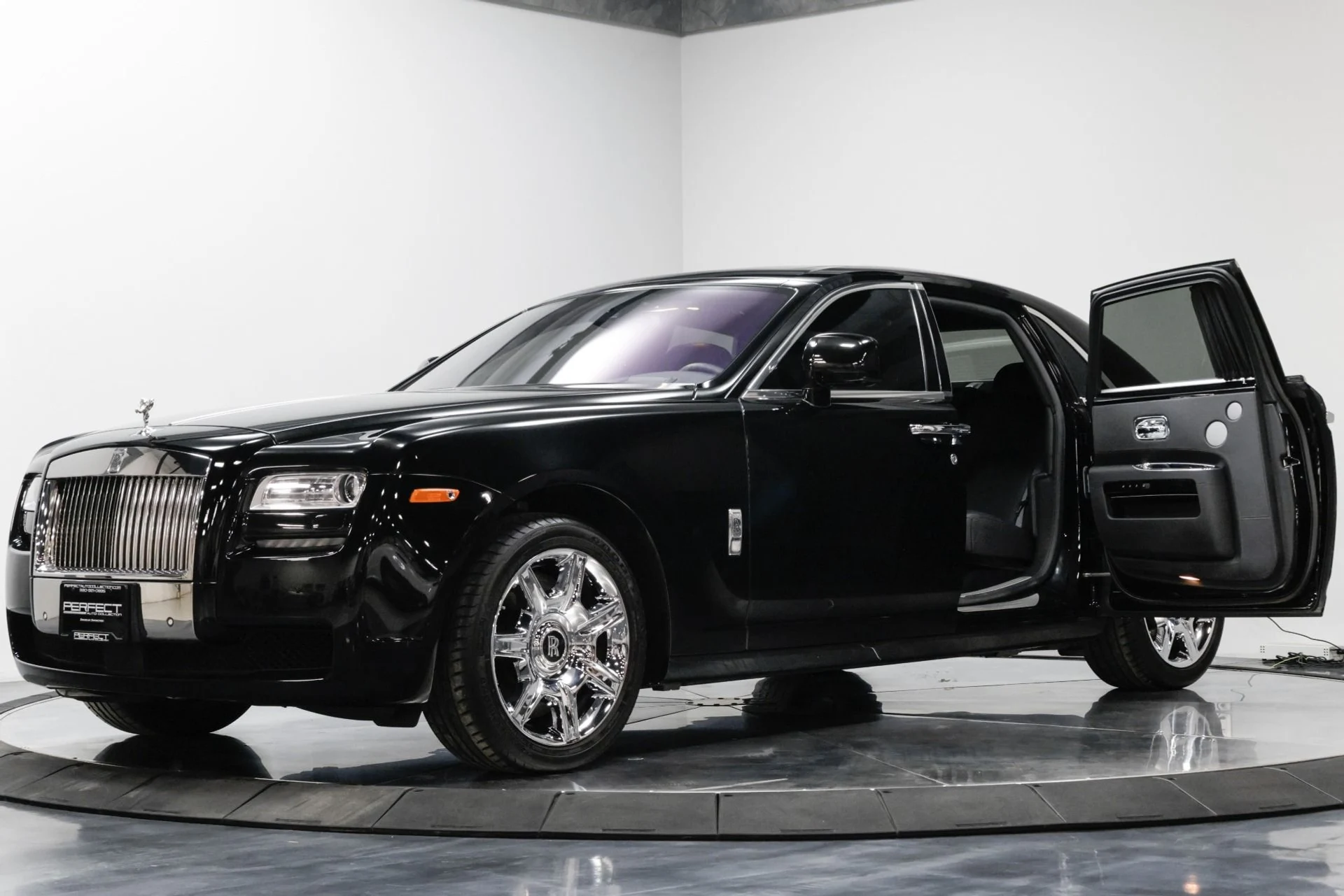 mph001_3786373764_Used_2011_Rolls_Royce_Ghost_Base_1762877304_56291f0585