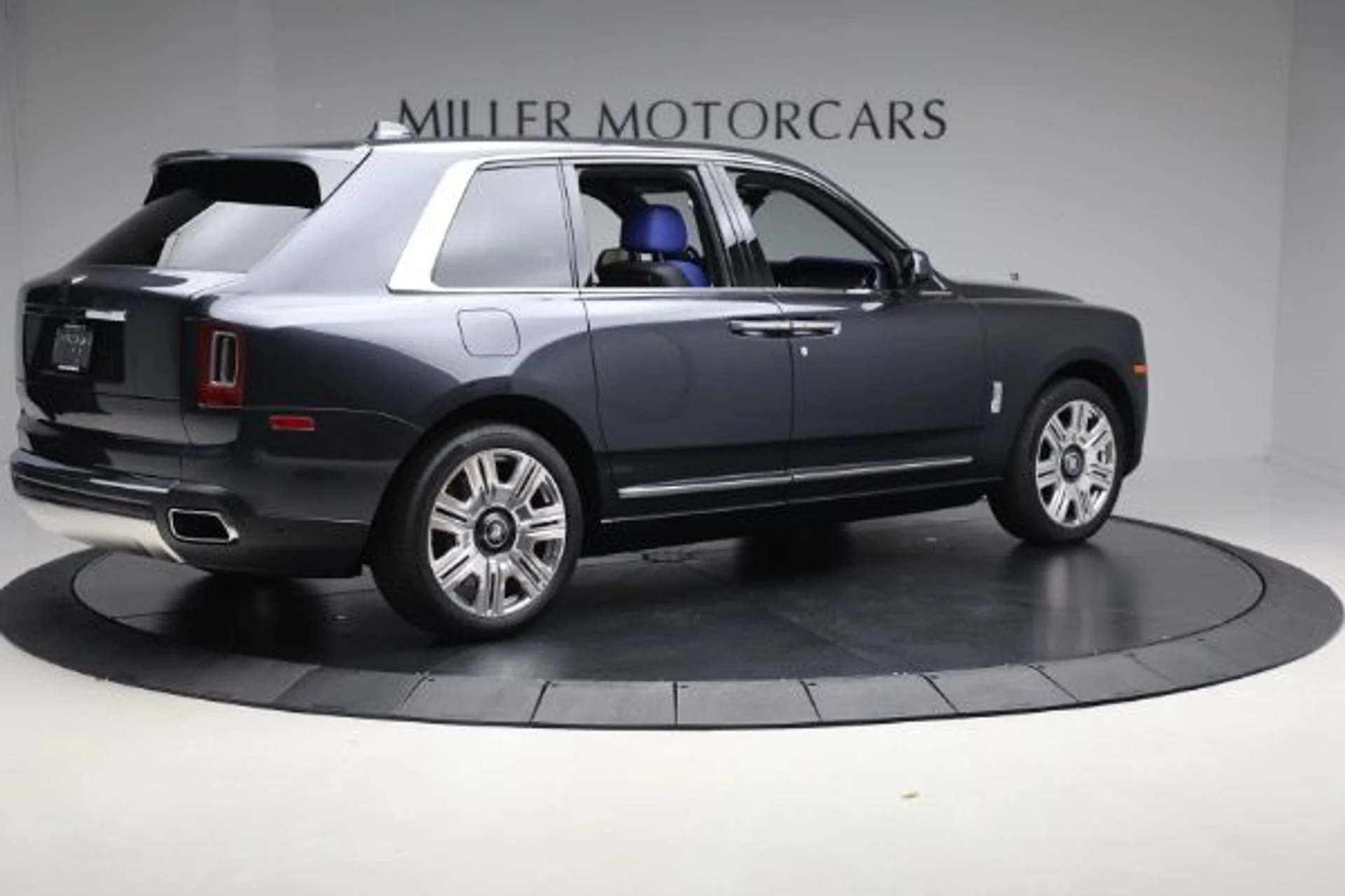 mph001_3798628189_Used_2022_Rolls_Royce_Cullinan_59f21fc552