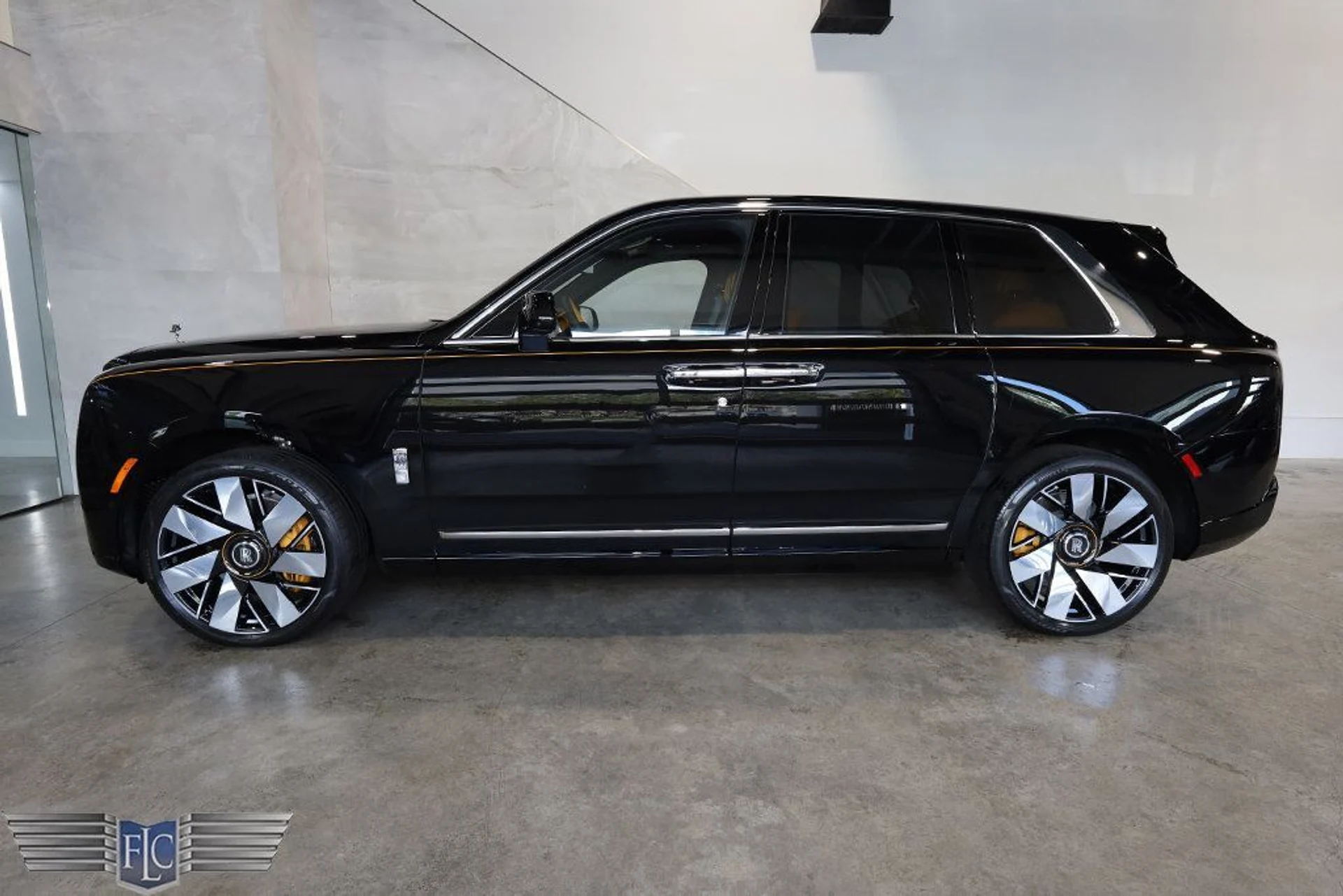 mph001_3806666045_used_2025_rolls_royce_cullinan_sportutility_9689_22896189_2_1024_59c0163c28
