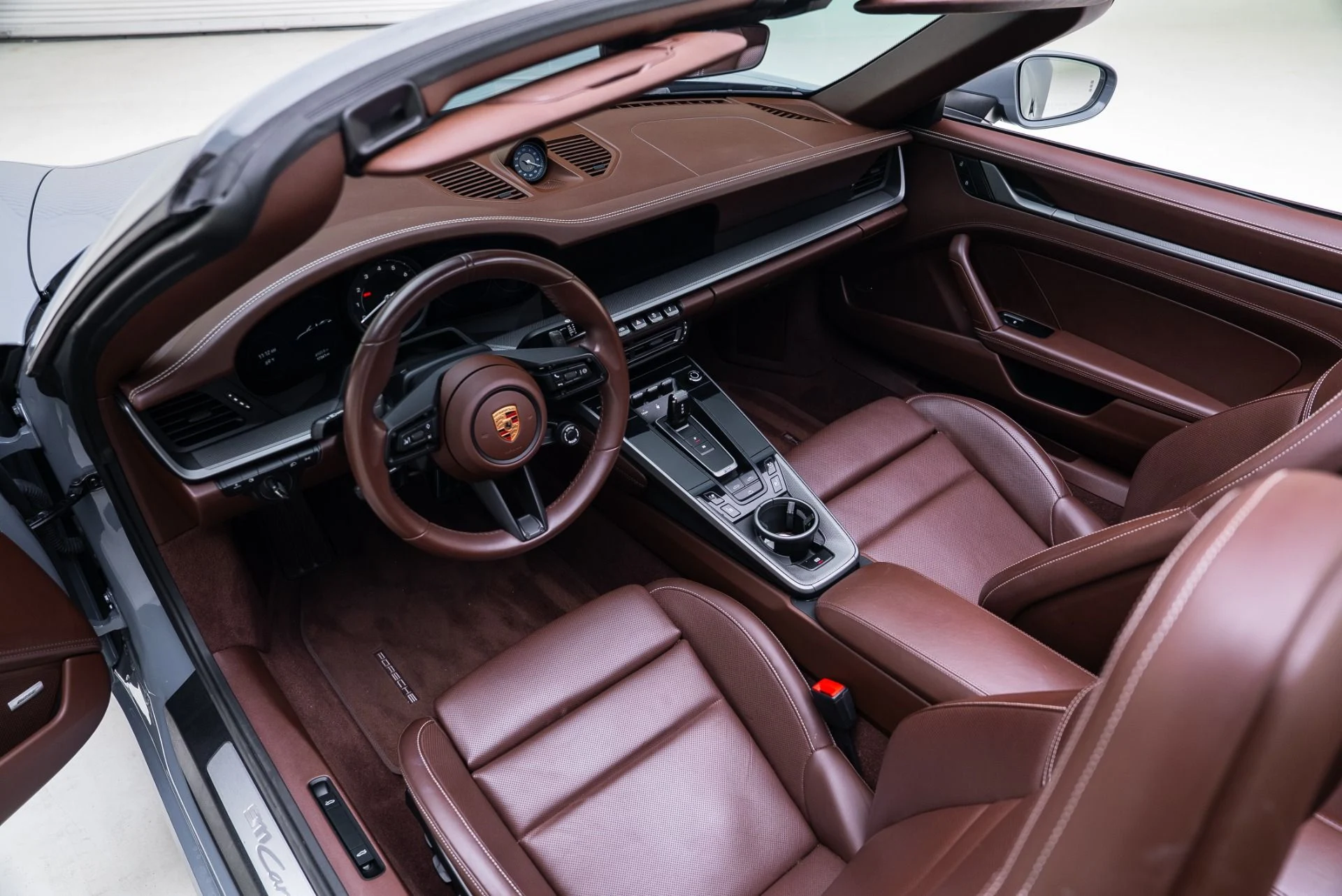 mph001_3819072632_Used_2024_Porsche_911_Carrera_1765496853_3884d92bc7