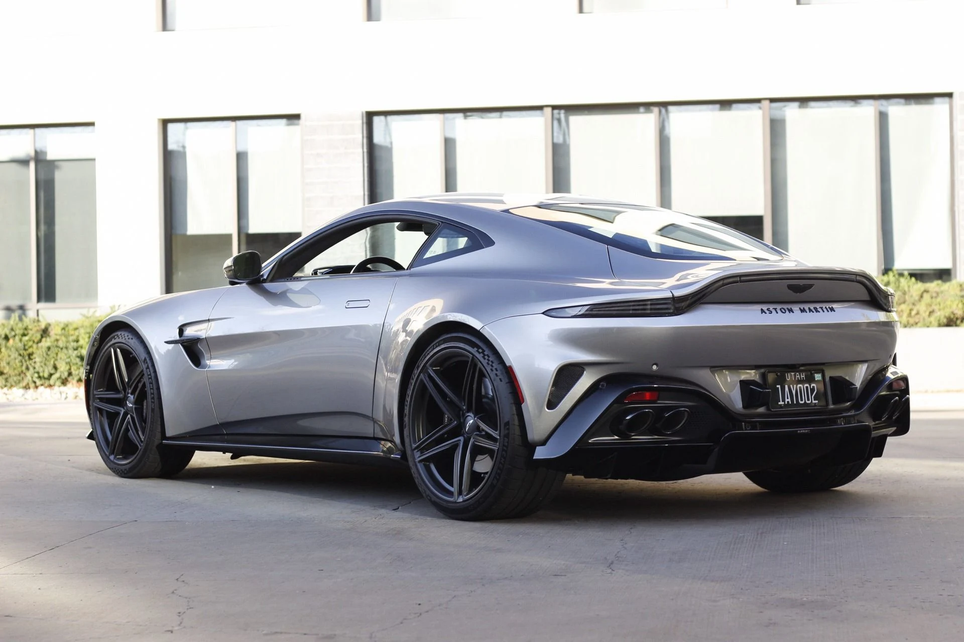 mph001_3836339402_Used_2025_Aston_Martin_Vantage_1788306646_e7f0bba513