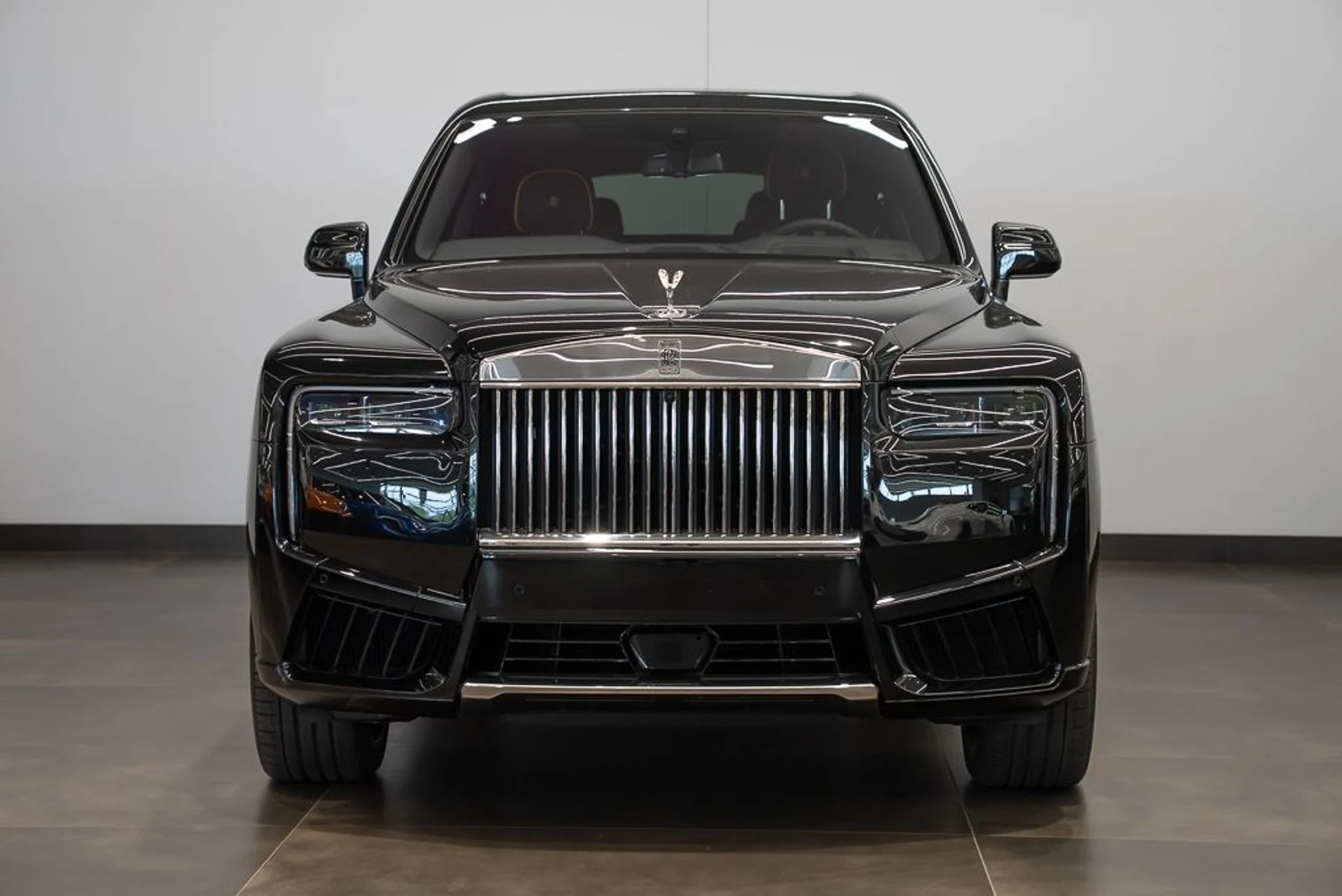 mph001_3861705898_rolls_royce_cullinan_2025_0b05604bb9