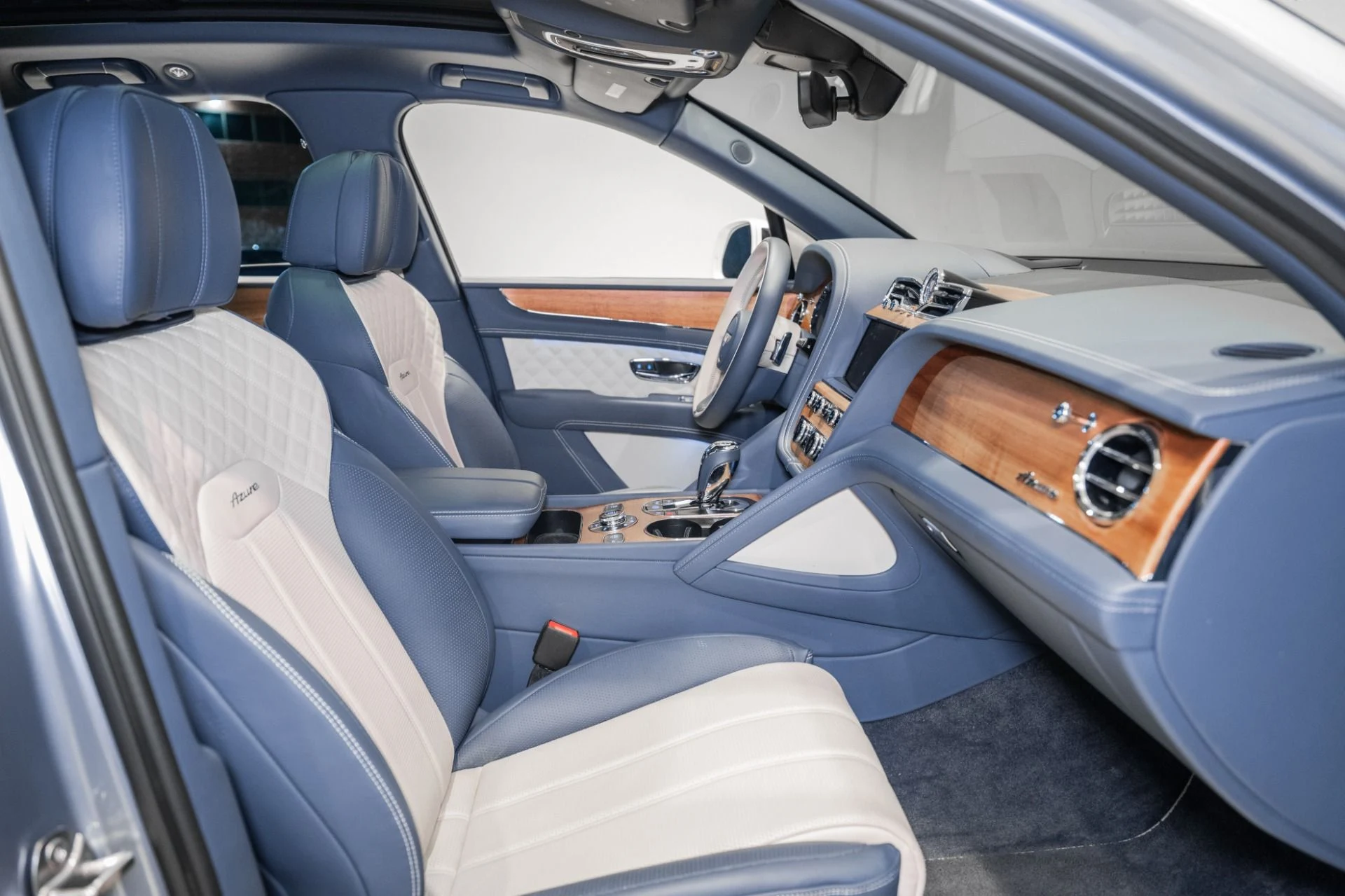 mph001_3872701453_Used_2023_Bentley_Bentayga_V8_1773161600_0bae716f3f